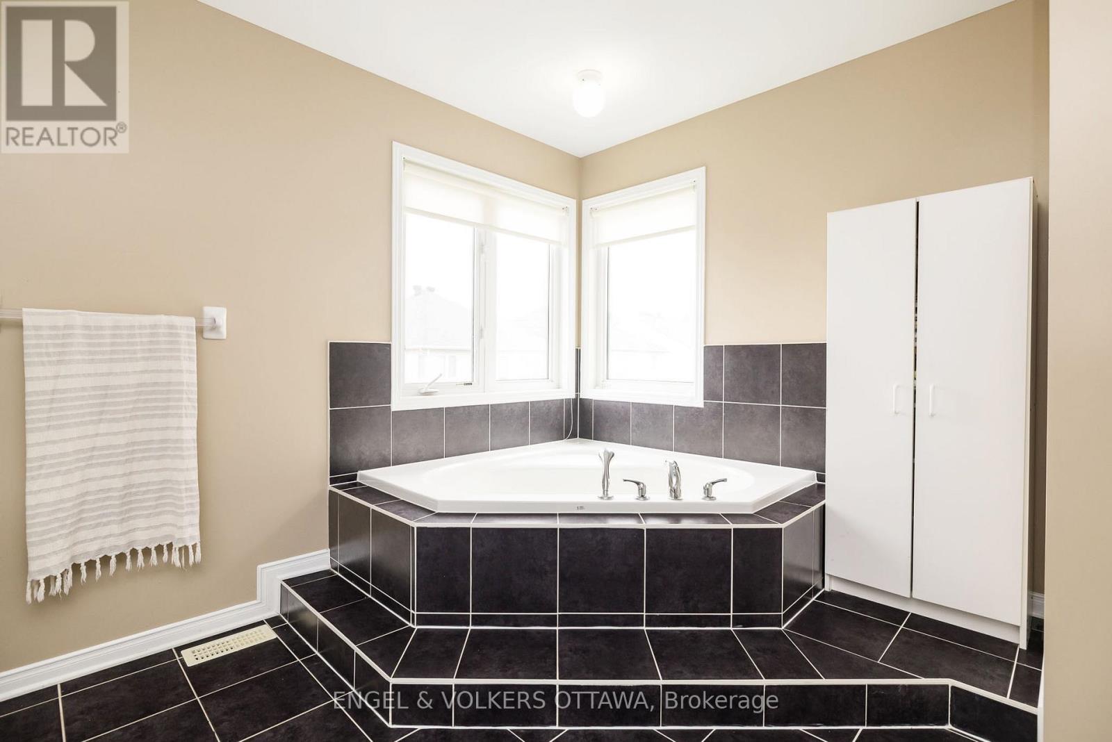 166 Macara Crescent, Ottawa, Ontario  K2K 0C9 - Photo 32 - X13540974