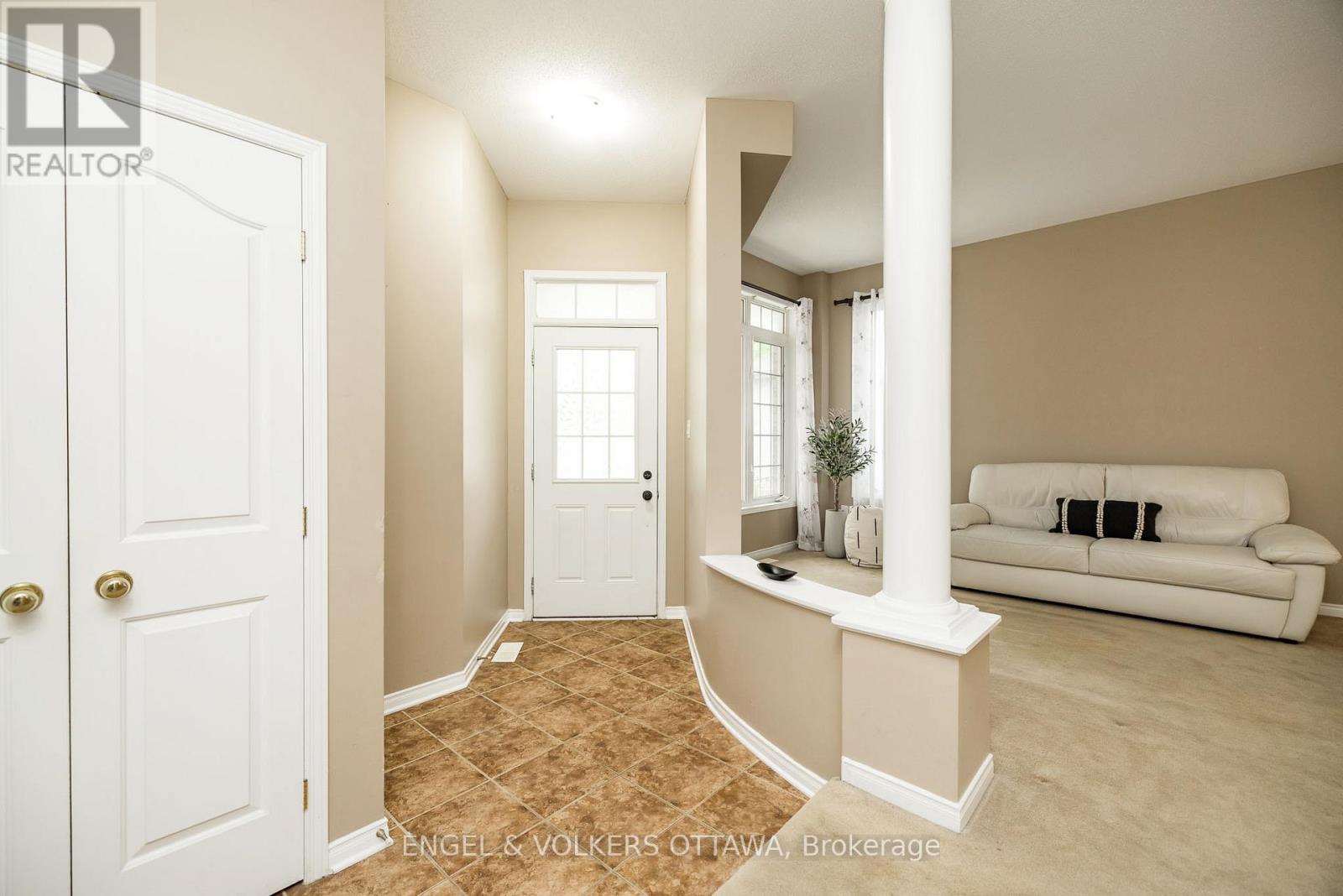 166 Macara Crescent, Ottawa, Ontario  K2K 0C9 - Photo 4 - X13540974