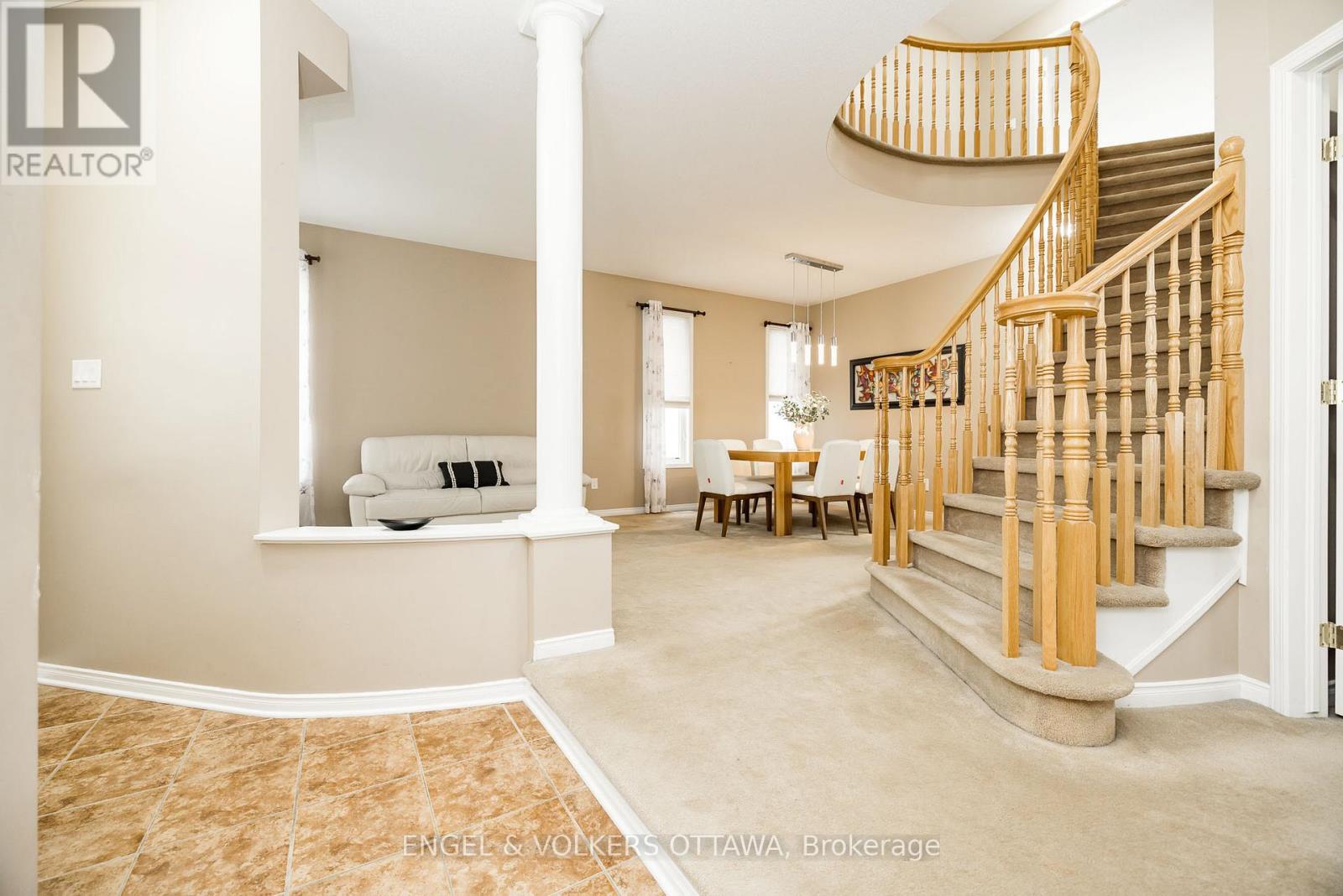 166 Macara Crescent, Ottawa, Ontario  K2K 0C9 - Photo 5 - X13540974