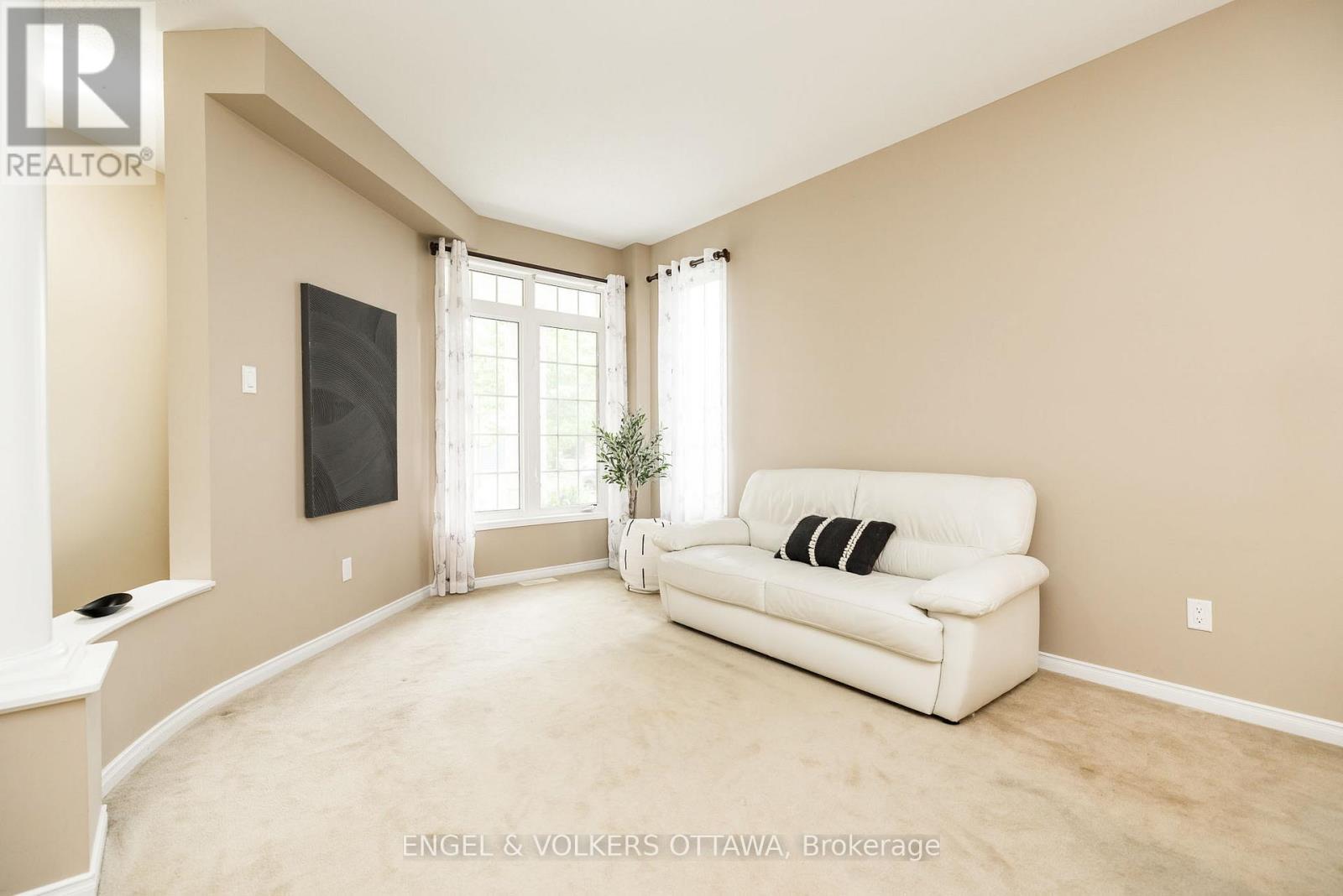 166 Macara Crescent, Ottawa, Ontario  K2K 0C9 - Photo 7 - X13540974