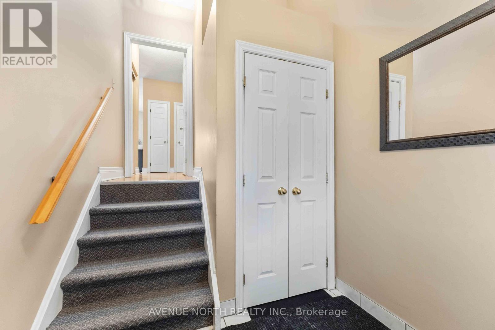 6803 Barsona Place, Ottawa, Ontario  K1C 1J2 - Photo 4 - X13541472
