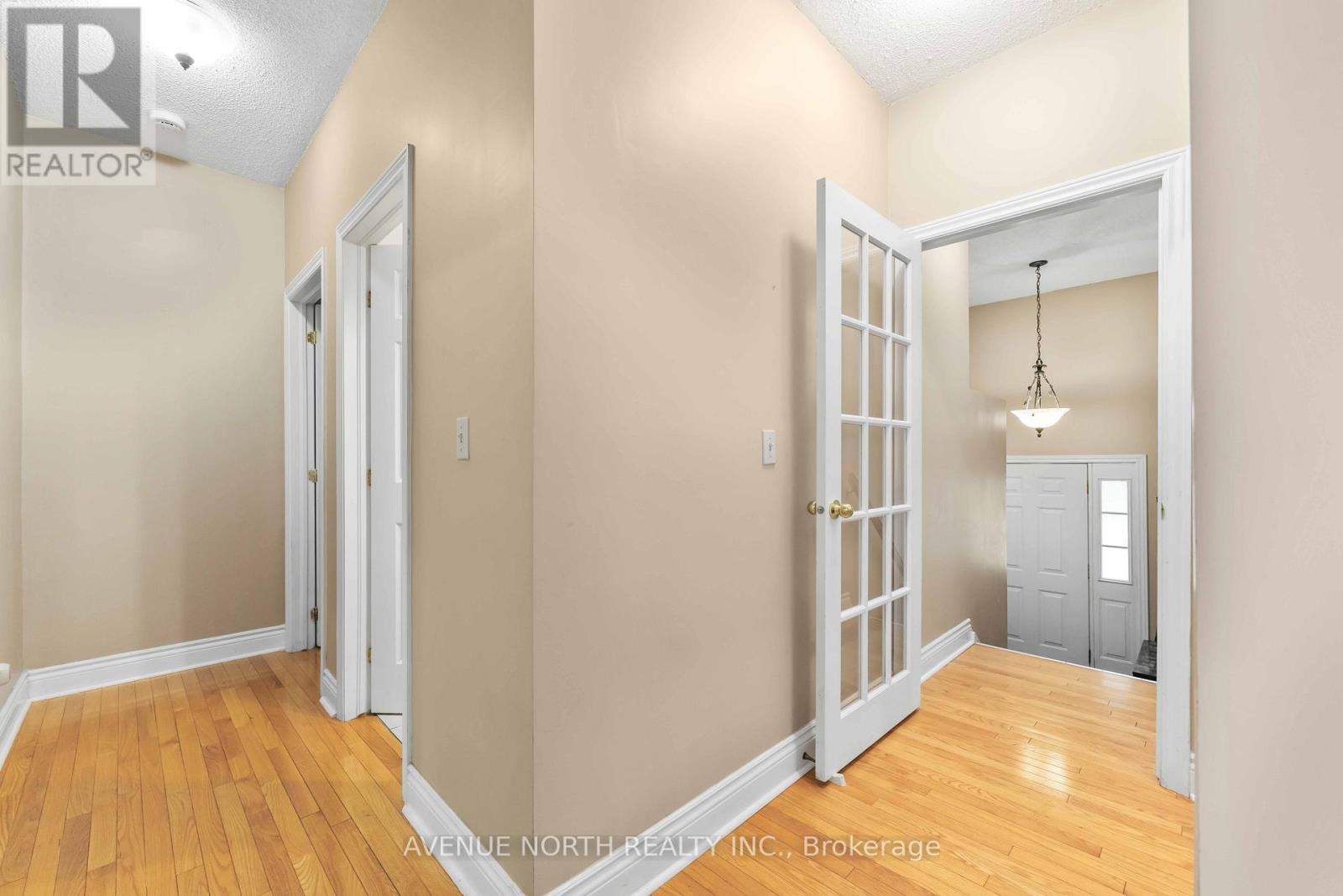 6803 Barsona Place, Ottawa, Ontario  K1C 1J2 - Photo 5 - X13541472