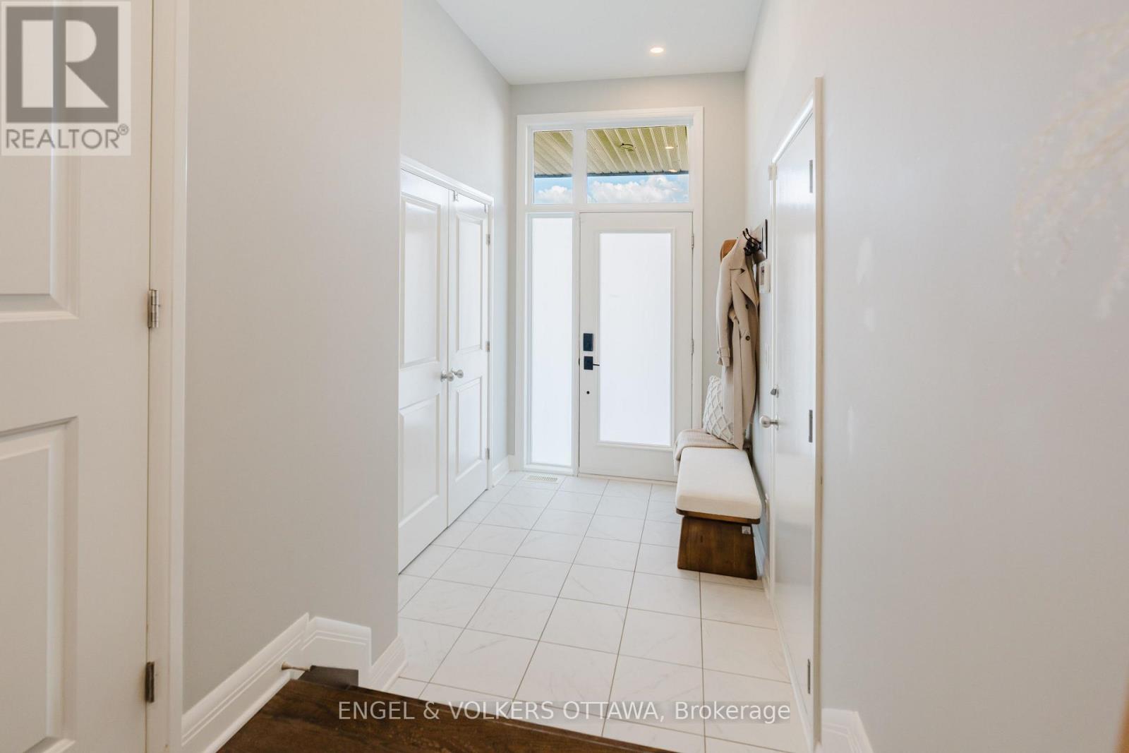 512 Chene Way, Ottawa, Ontario  K1K 4Z1 - Photo 3 - X13541744