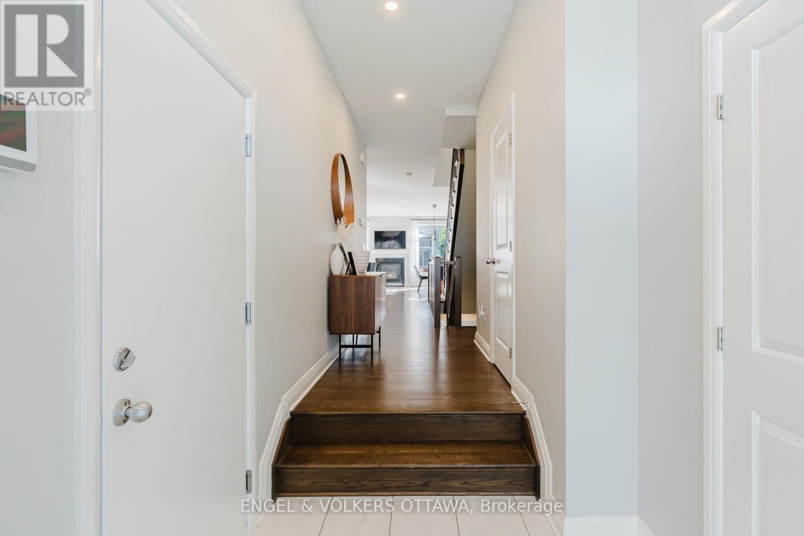 512 Chene Way, Ottawa, Ontario  K1K 4Z1 - Photo 5 - X13541744