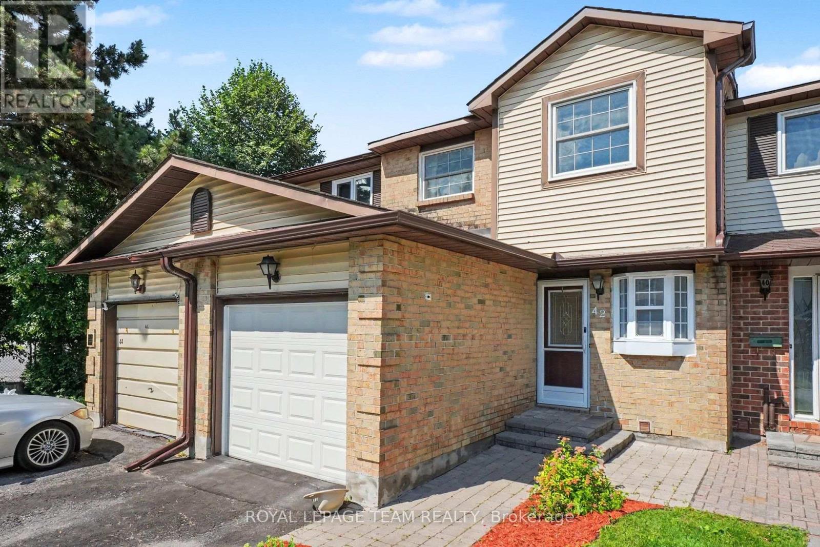 42 Sundback Lane, Ottawa, Ontario  K2L 2W8 - Photo 2 - X13541808