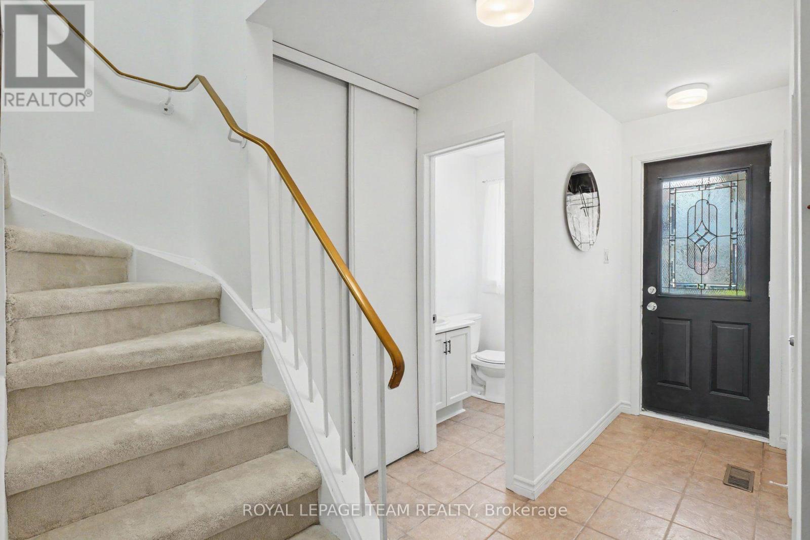 42 Sundback Lane, Ottawa, Ontario  K2L 2W8 - Photo 3 - X13541808