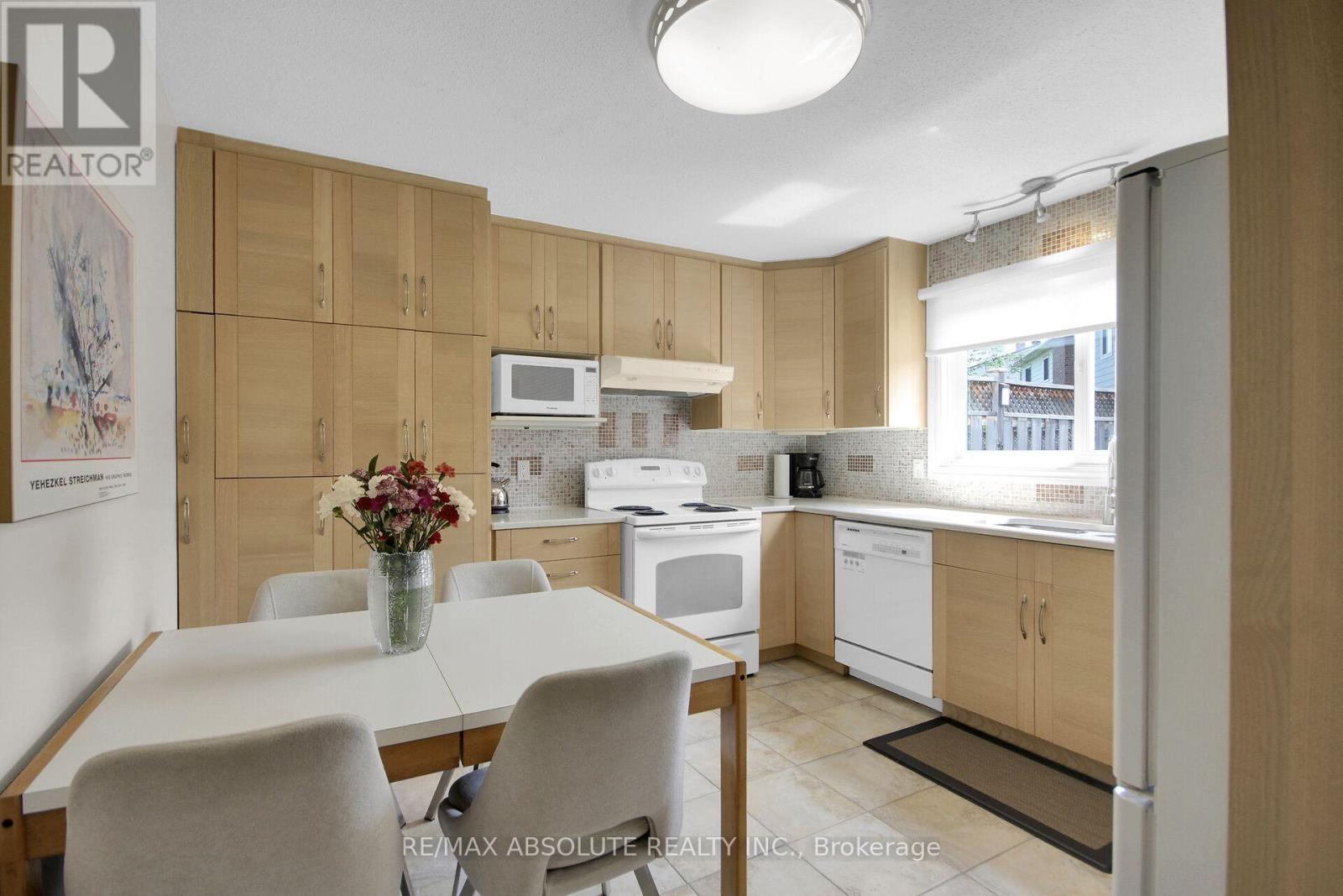 79 Shoreham Avenue, Ottawa, Ontario  K2G 3X3 - Photo 8 - X13533622
