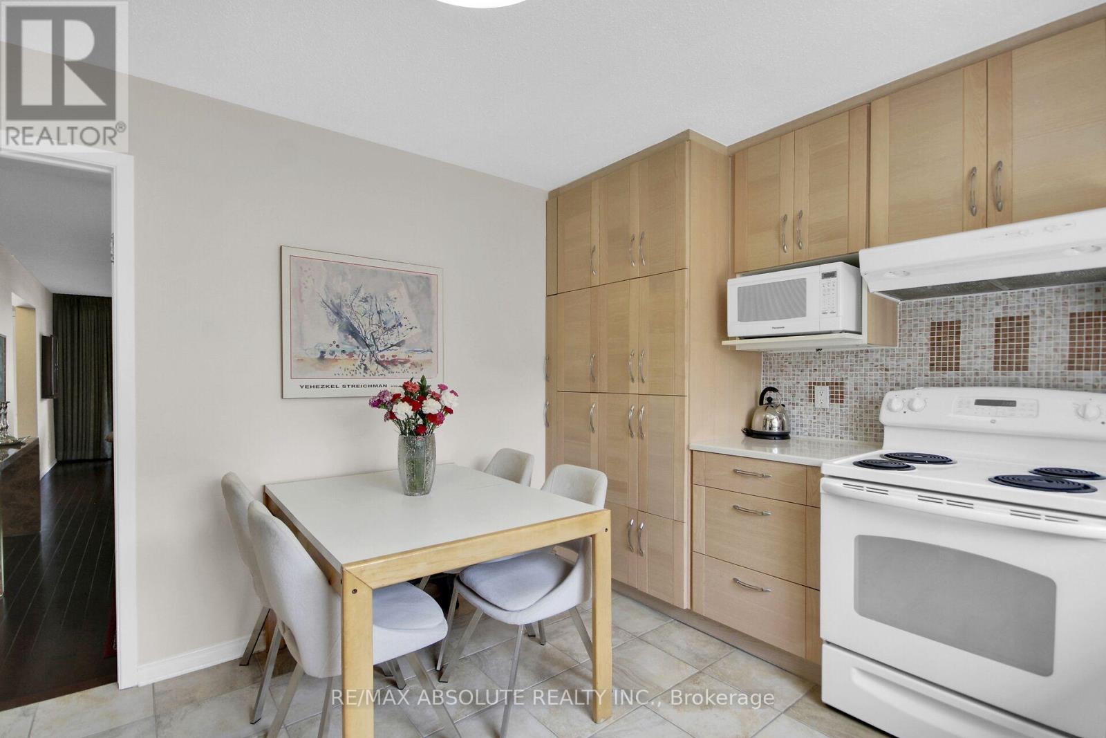 79 Shoreham Avenue, Ottawa, Ontario  K2G 3X3 - Photo 9 - X13533622