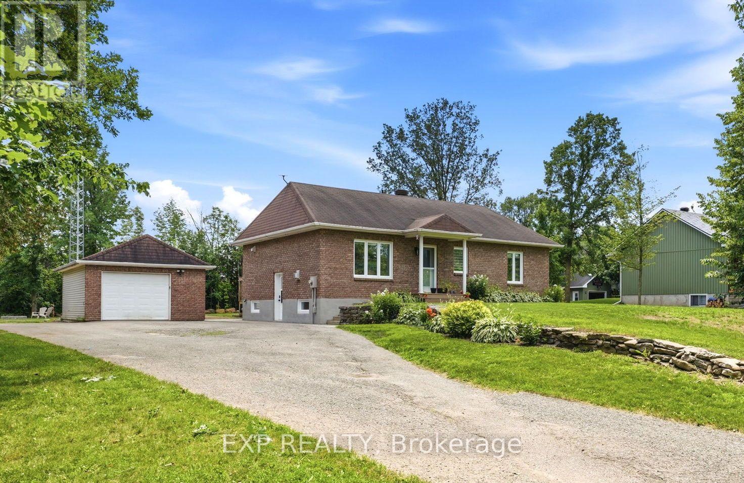 15302 Concession 8 & 9 Road, North Stormont, Ontario  L1B 1L9 - Photo 1 - X13541880