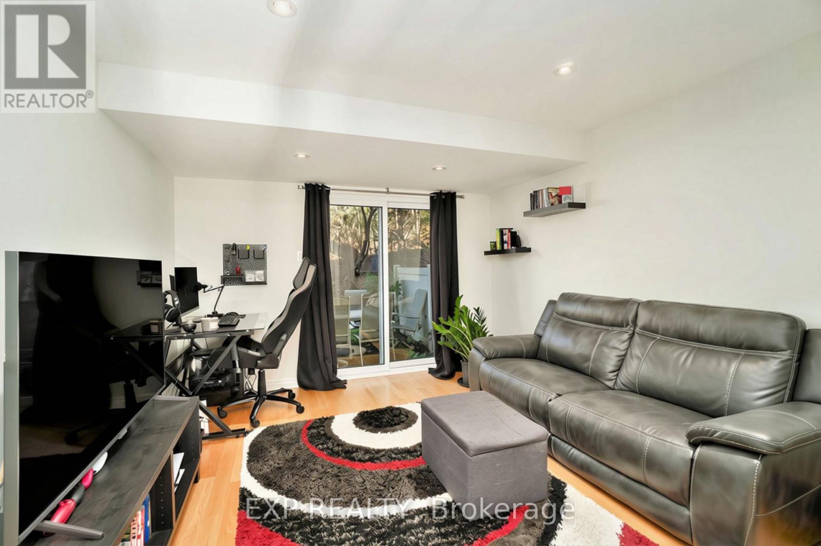 6667 Bilberry Drive, Ottawa, Ontario  K1C 4N5 - Photo 3 - X13542134