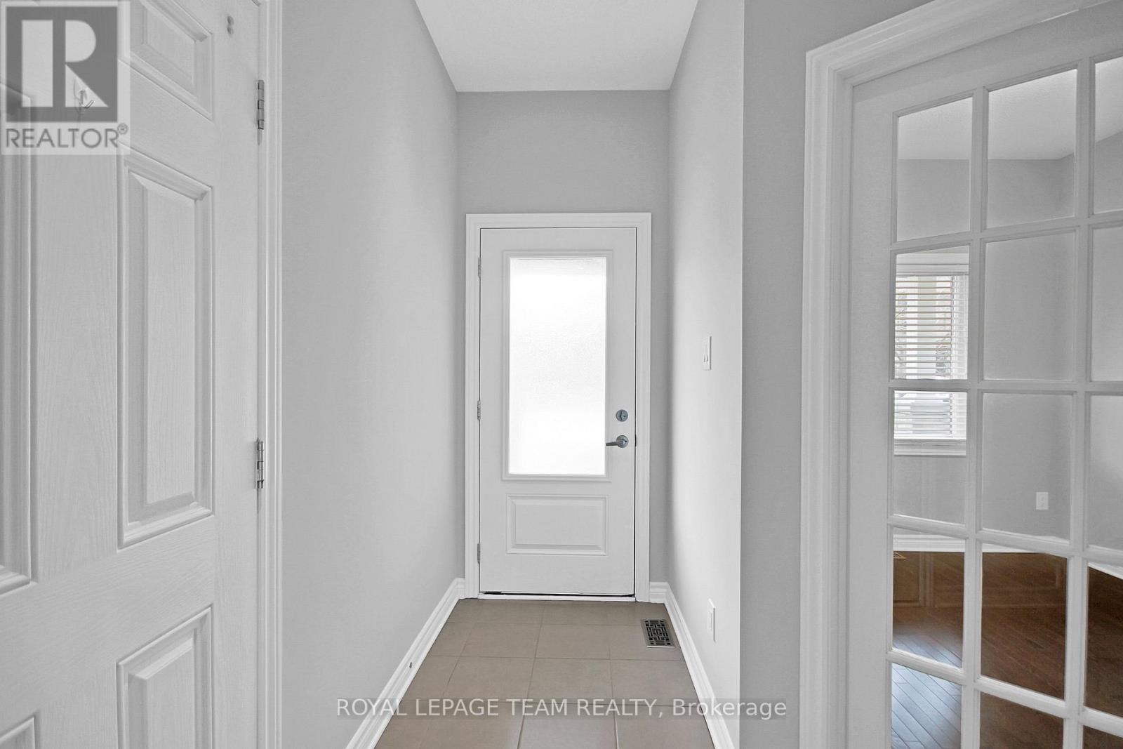 208 Mission Trail Crescent, Ottawa, Ontario  K2S 1B9 - Photo 3 - X13542632