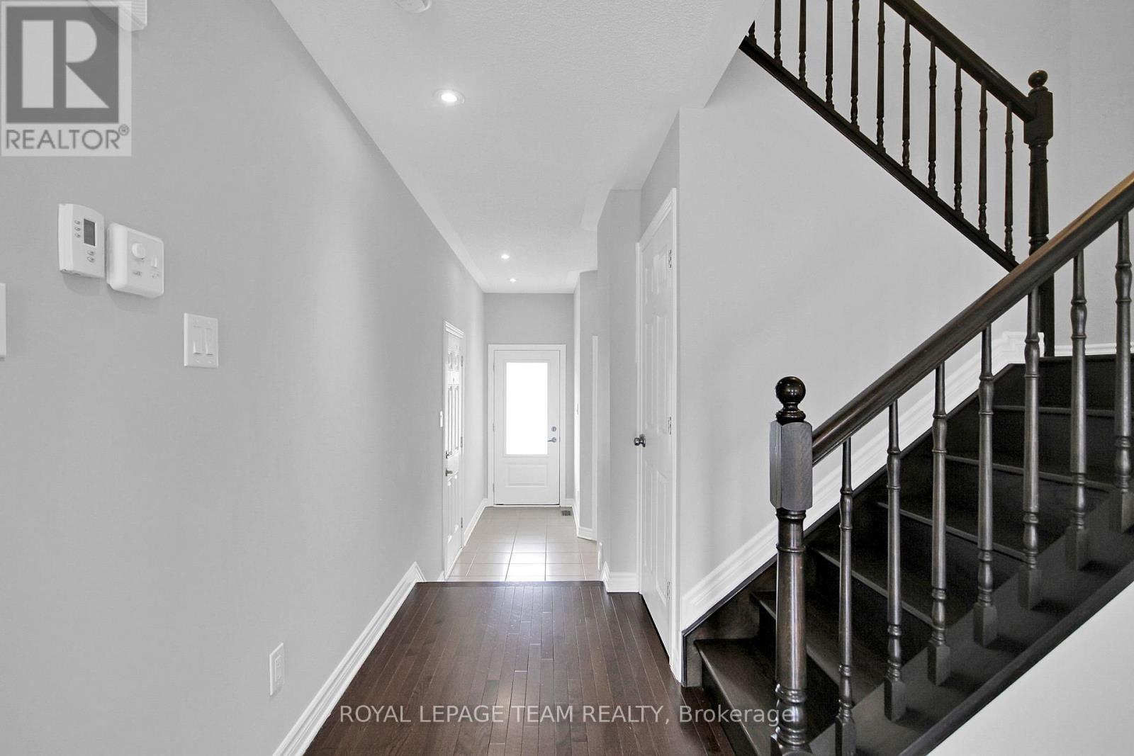 208 Mission Trail Crescent, Ottawa, Ontario  K2S 1B9 - Photo 4 - X13542632