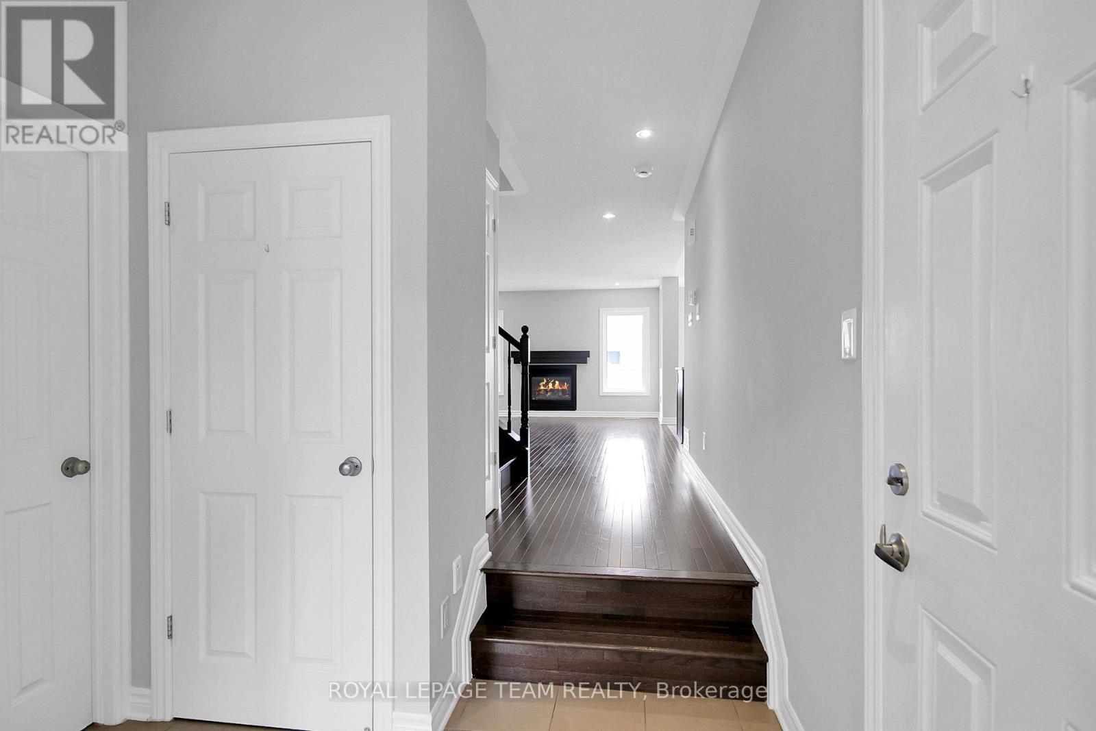 208 Mission Trail Crescent, Ottawa, Ontario  K2S 1B9 - Photo 5 - X13542632