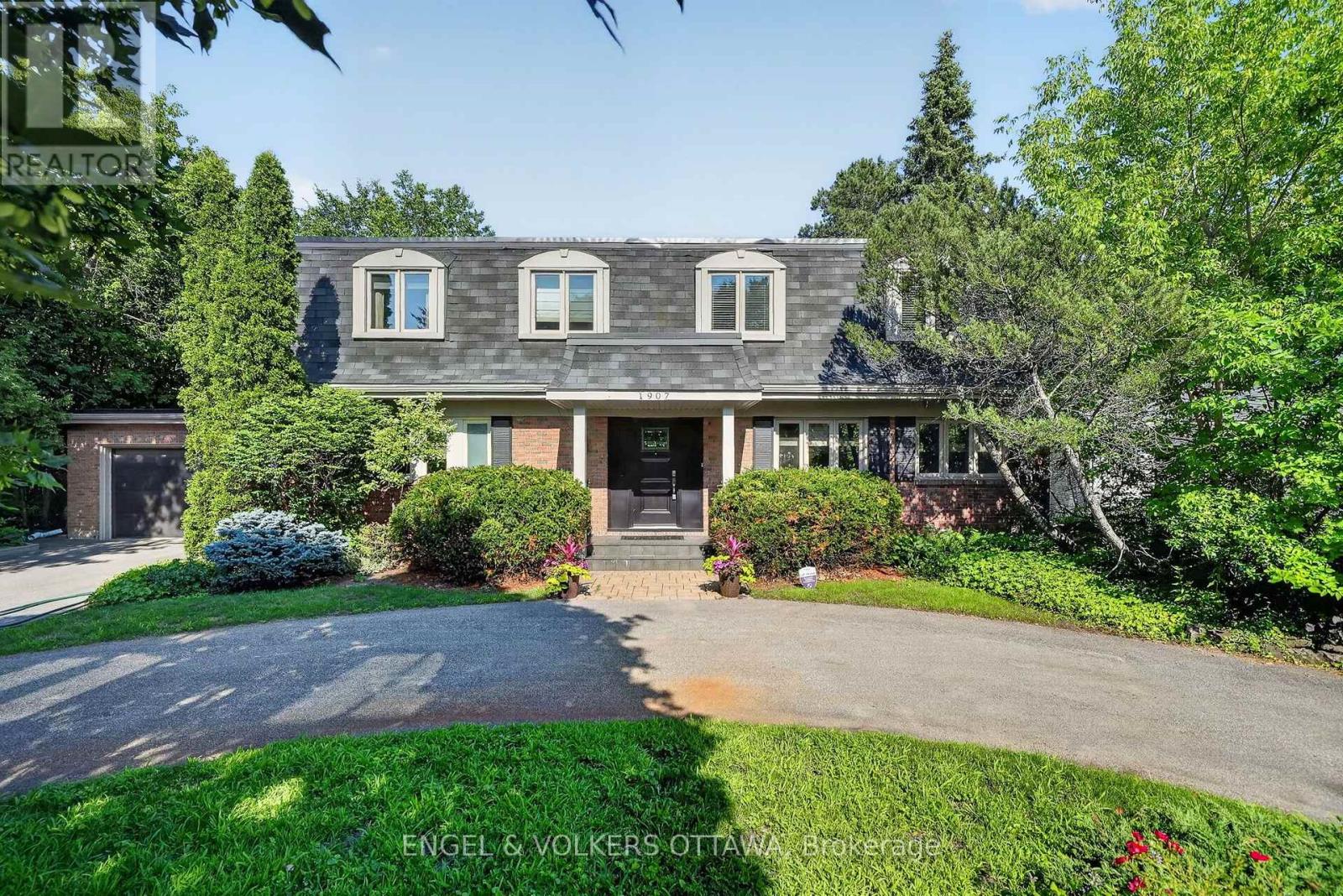 1907 Fairmeadow Crescent, Ottawa, Ontario  K1H 7B8 - Photo 1 - X13542674