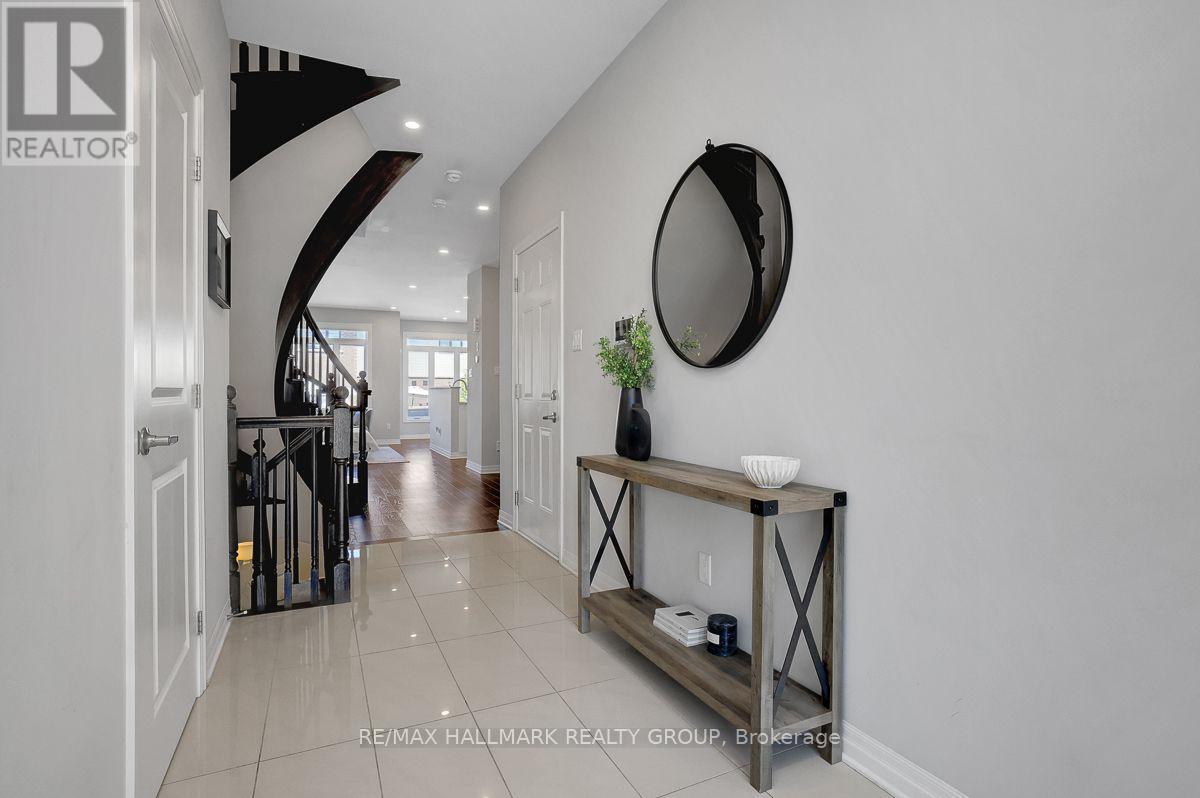 317 Lysander Place, Ottawa, Ontario  K1K 3X8 - Photo 3 - X13543180