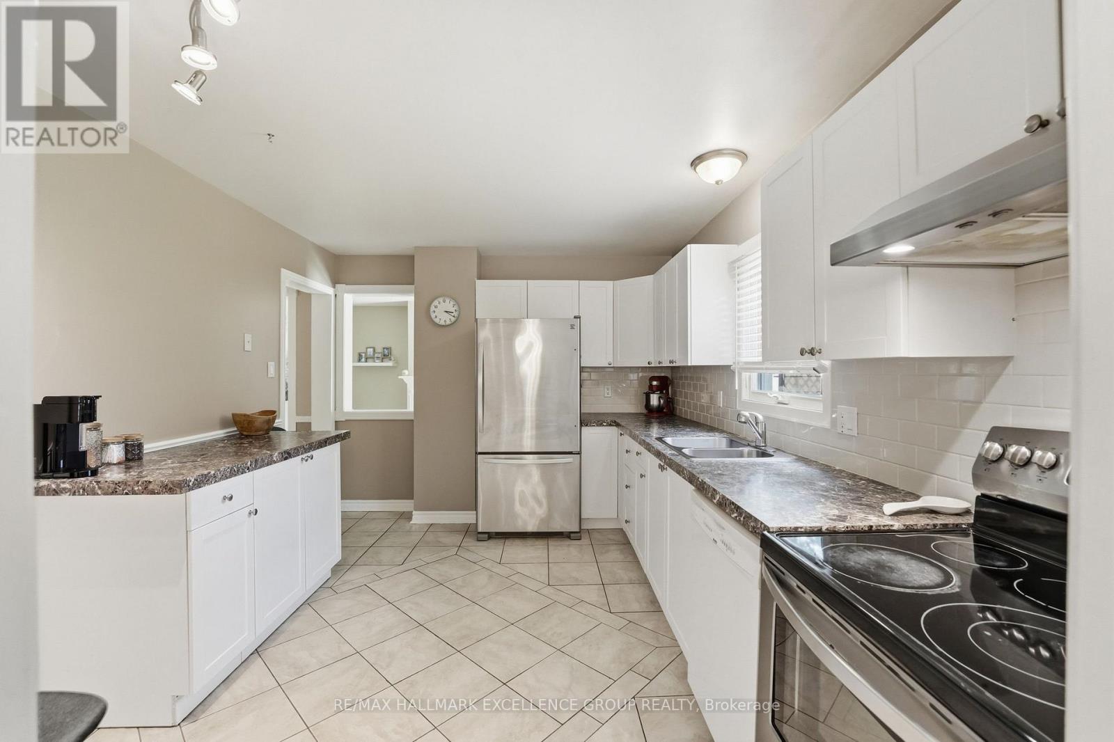 6126 Vineyard Drive, Ottawa, Ontario  K1C 2N6 - Photo 13 - X13543332
