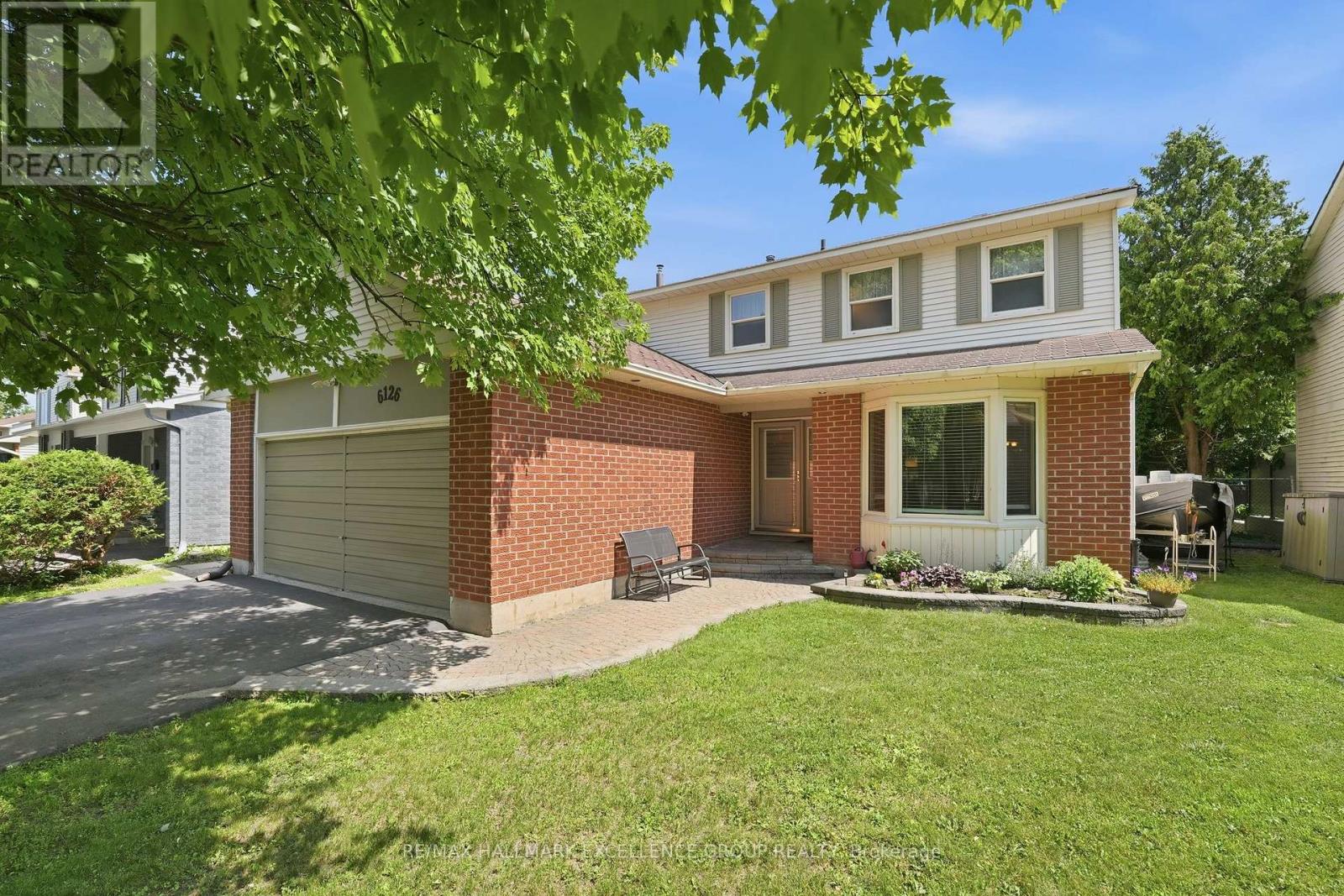 6126 Vineyard Drive, Ottawa, Ontario  K1C 2N6 - Photo 2 - X13543332