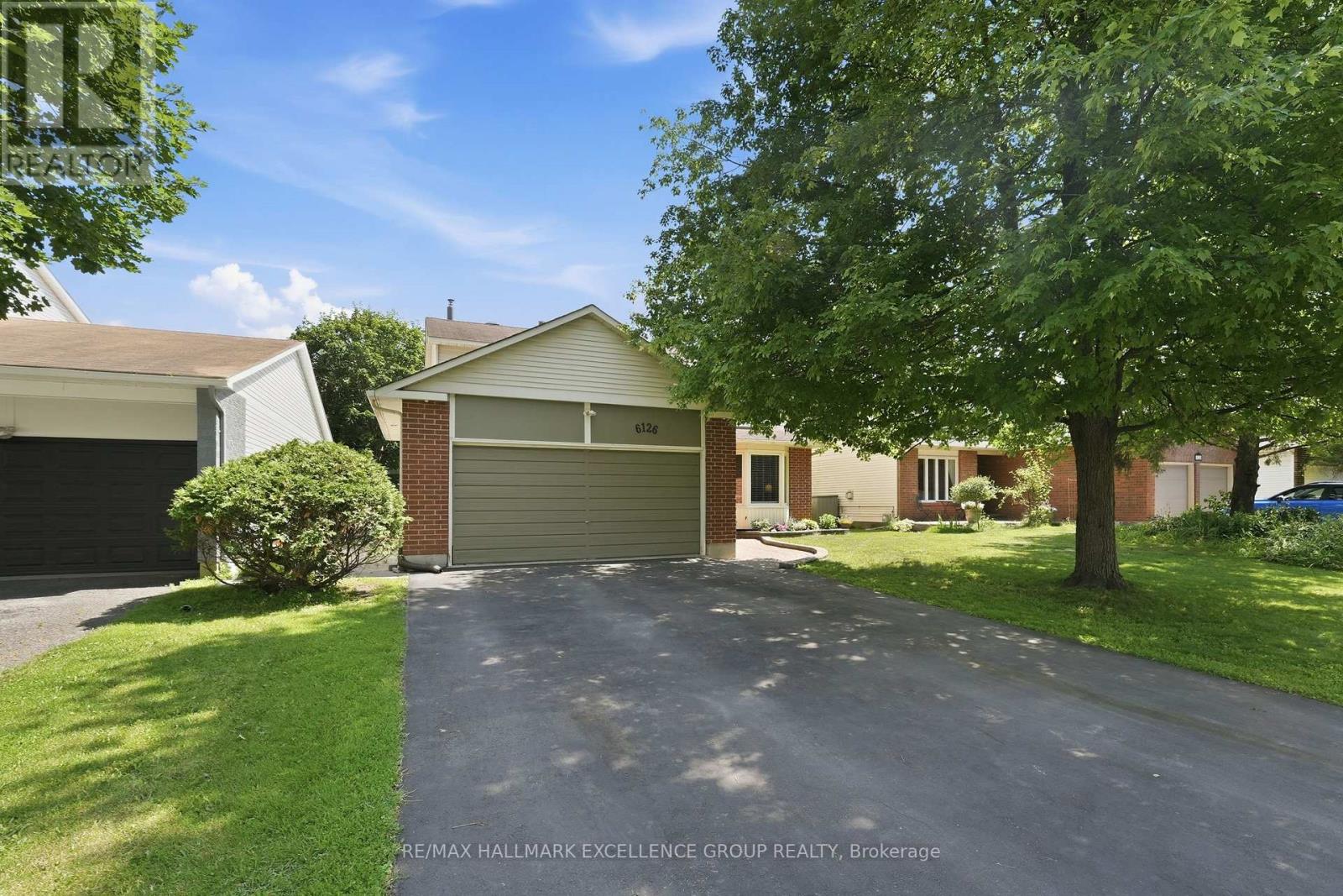 6126 Vineyard Drive, Ottawa, Ontario  K1C 2N6 - Photo 3 - X13543332