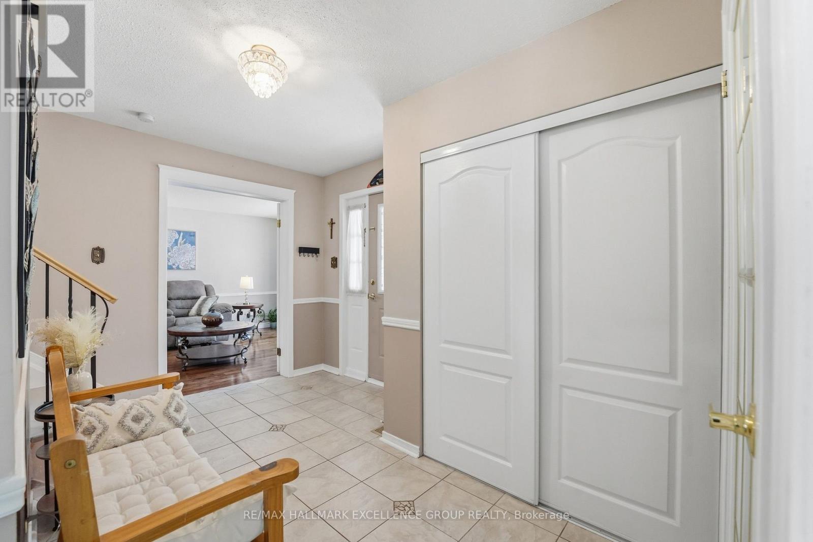 6126 Vineyard Drive, Ottawa, Ontario  K1C 2N6 - Photo 6 - X13543332