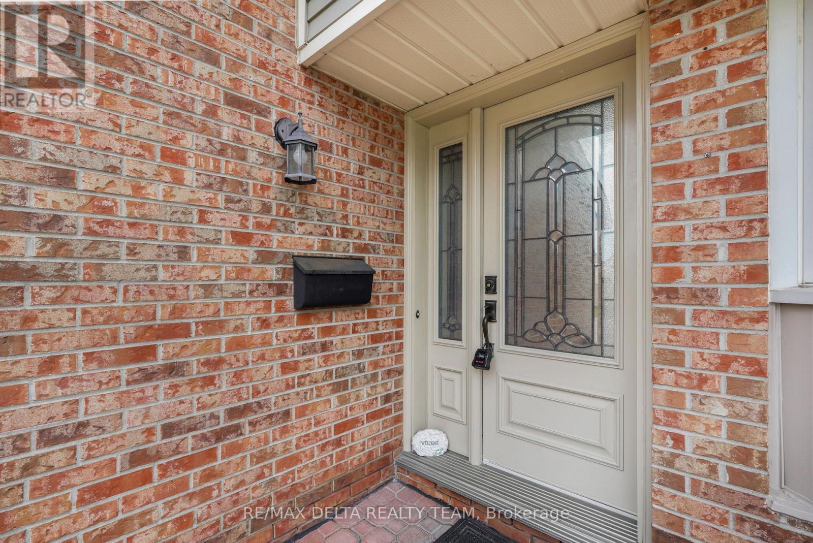 6043 Valley Field Crescent, Ottawa, Ontario  K1C 5P2 - Photo 2 - X13543528