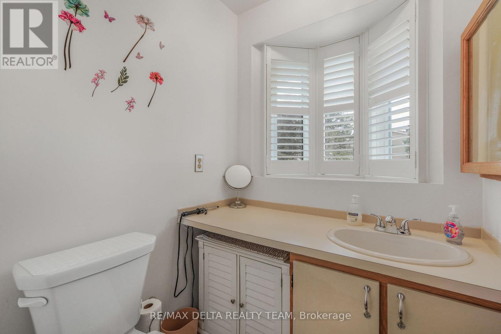 6043 Valley Field Crescent, Ottawa, Ontario  K1C 5P2 - Photo 5 - X13543528