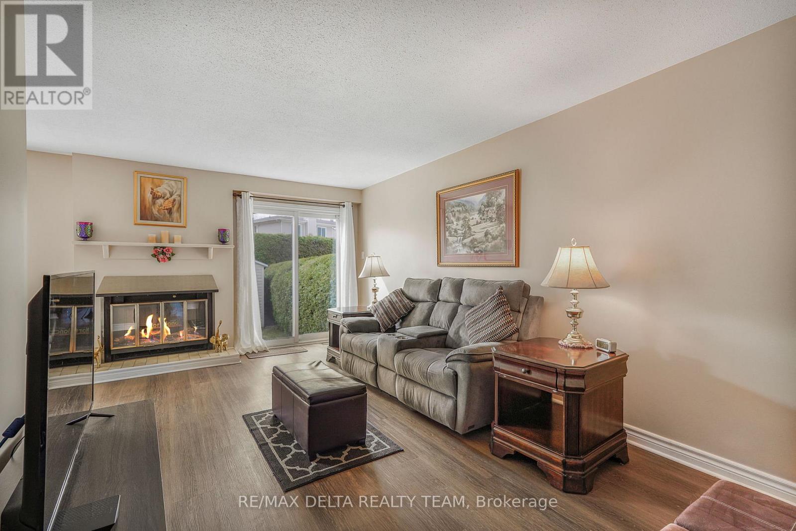 6043 Valley Field Crescent, Ottawa, Ontario  K1C 5P2 - Photo 6 - X13543528