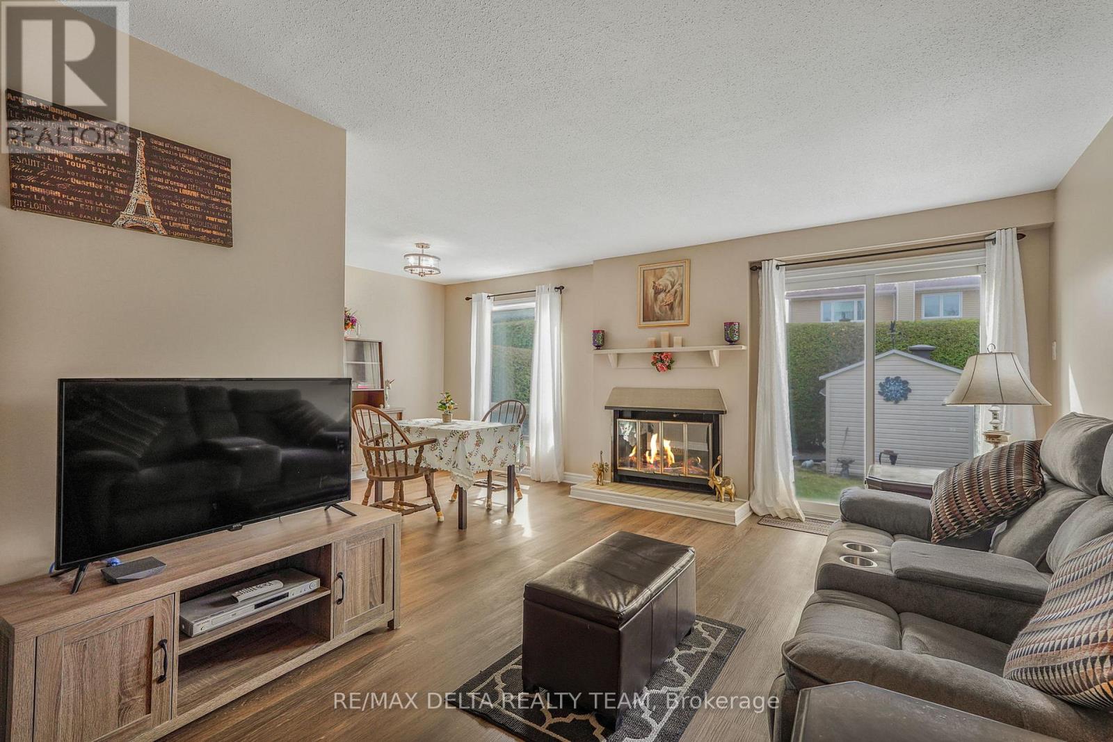 6043 Valley Field Crescent, Ottawa, Ontario  K1C 5P2 - Photo 7 - X13543528