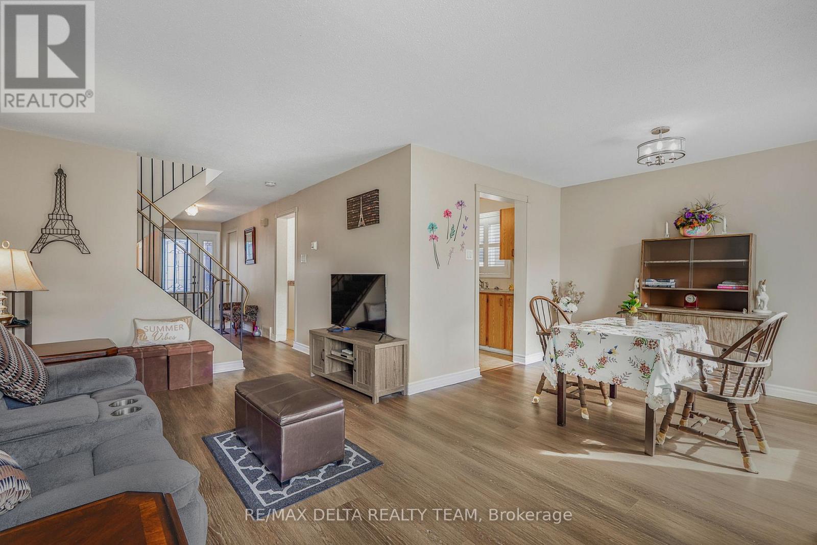 6043 Valley Field Crescent, Ottawa, Ontario  K1C 5P2 - Photo 9 - X13543528