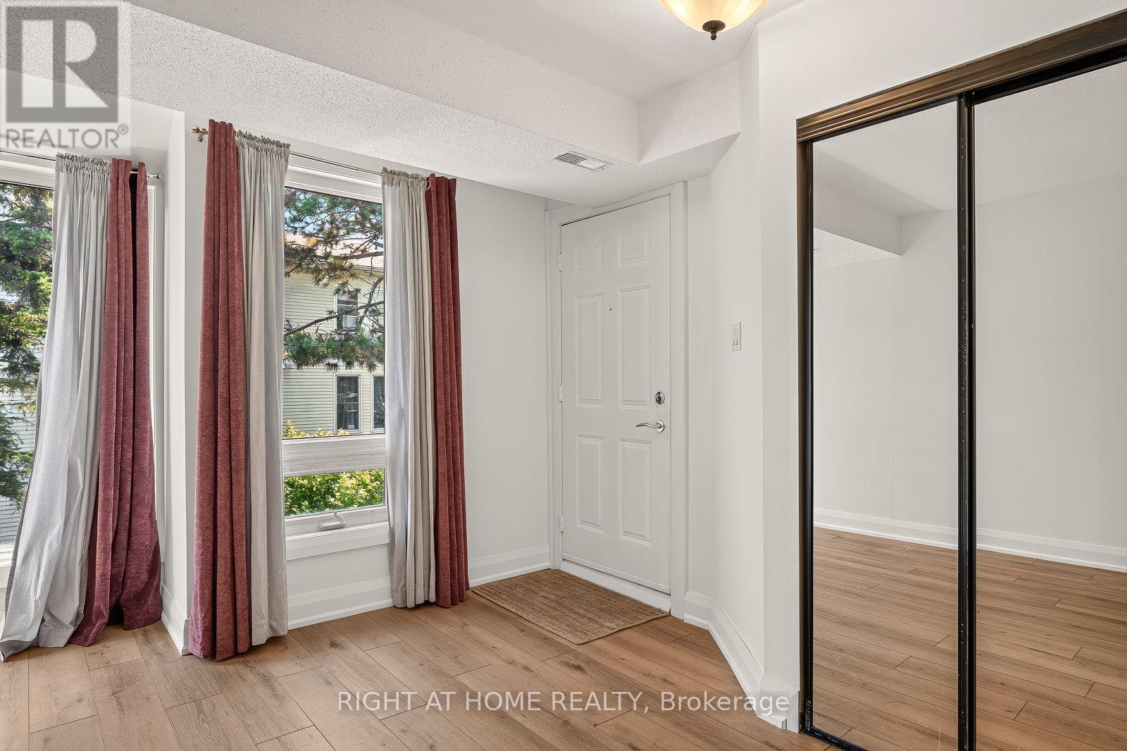 15 - 6b Shehyn Lane, Ottawa, Ontario  K2G 4Y2 - Photo 4 - X13543616