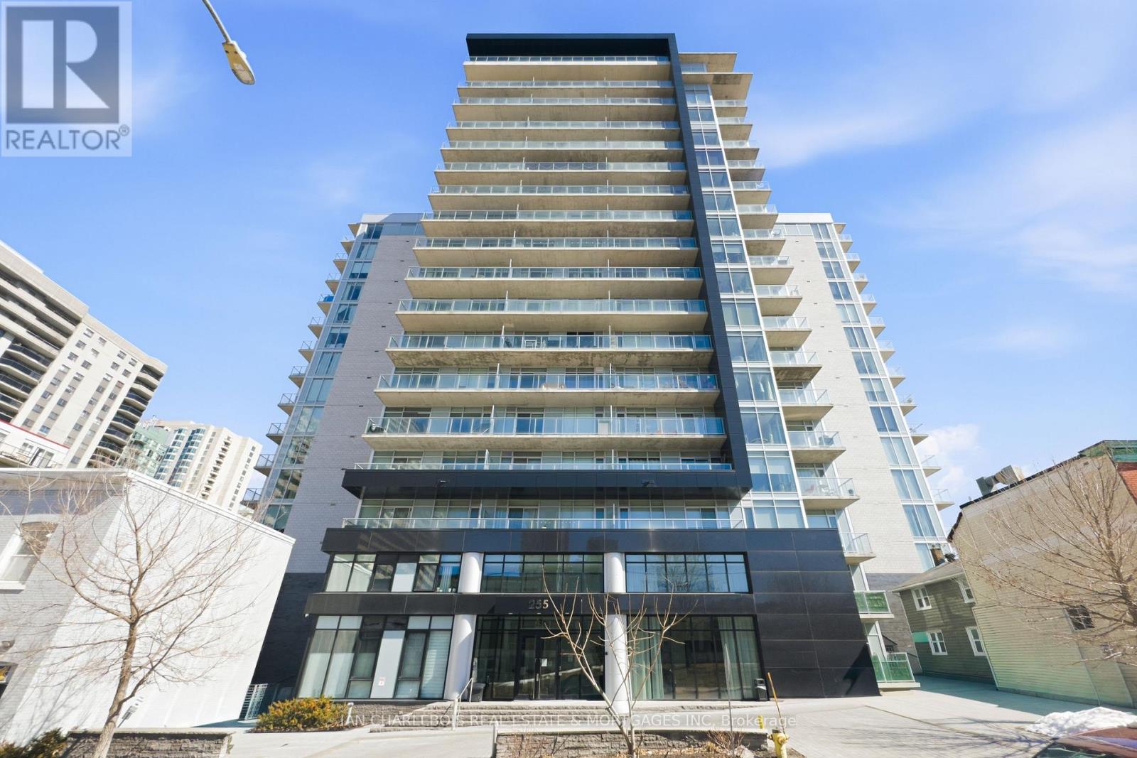 1701 - 255 Bay Street, Ottawa, Ontario  K1R 0C5 - Photo 1 - X13544106