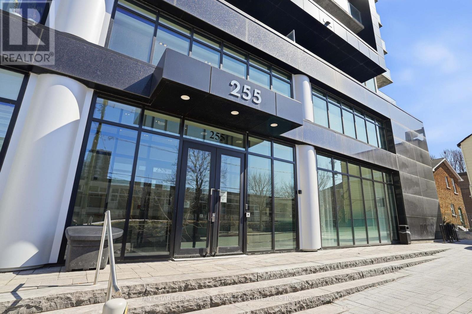 1701 - 255 Bay Street, Ottawa, Ontario  K1R 0C5 - Photo 2 - X13544106