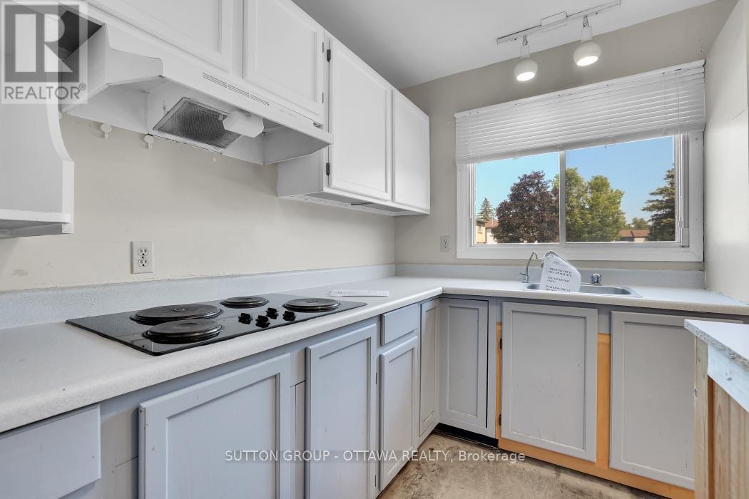 2014 Falkirk Crescent, Ottawa, Ontario  K1B 4Y7 - Photo 11 - X13544144