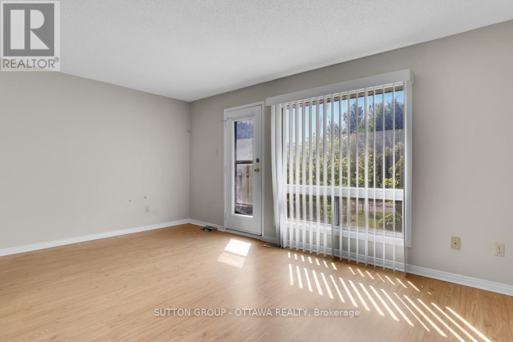 2014 Falkirk Crescent, Ottawa, Ontario  K1B 4Y7 - Photo 12 - X13544144