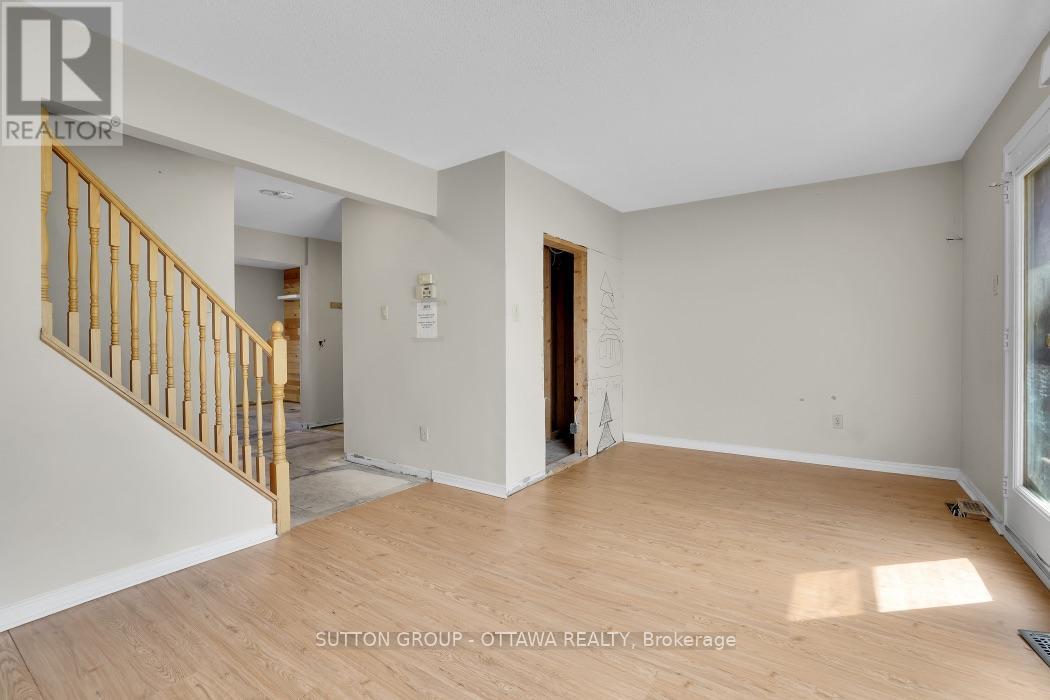 2014 Falkirk Crescent, Ottawa, Ontario  K1B 4Y7 - Photo 13 - X13544144