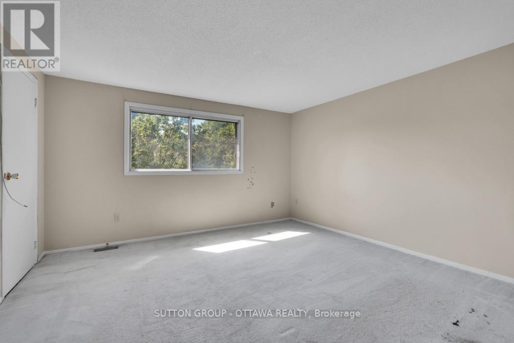 2014 Falkirk Crescent, Ottawa, Ontario  K1B 4Y7 - Photo 16 - X13544144