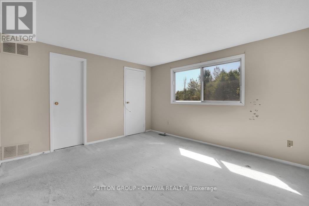 2014 Falkirk Crescent, Ottawa, Ontario  K1B 4Y7 - Photo 17 - X13544144