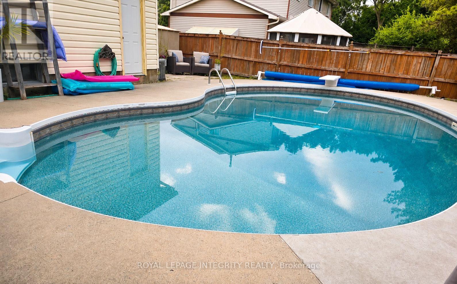 776 Vinette Crescent, Ottawa, Ontario  K1E 1W9 - Photo 2 - X13544368