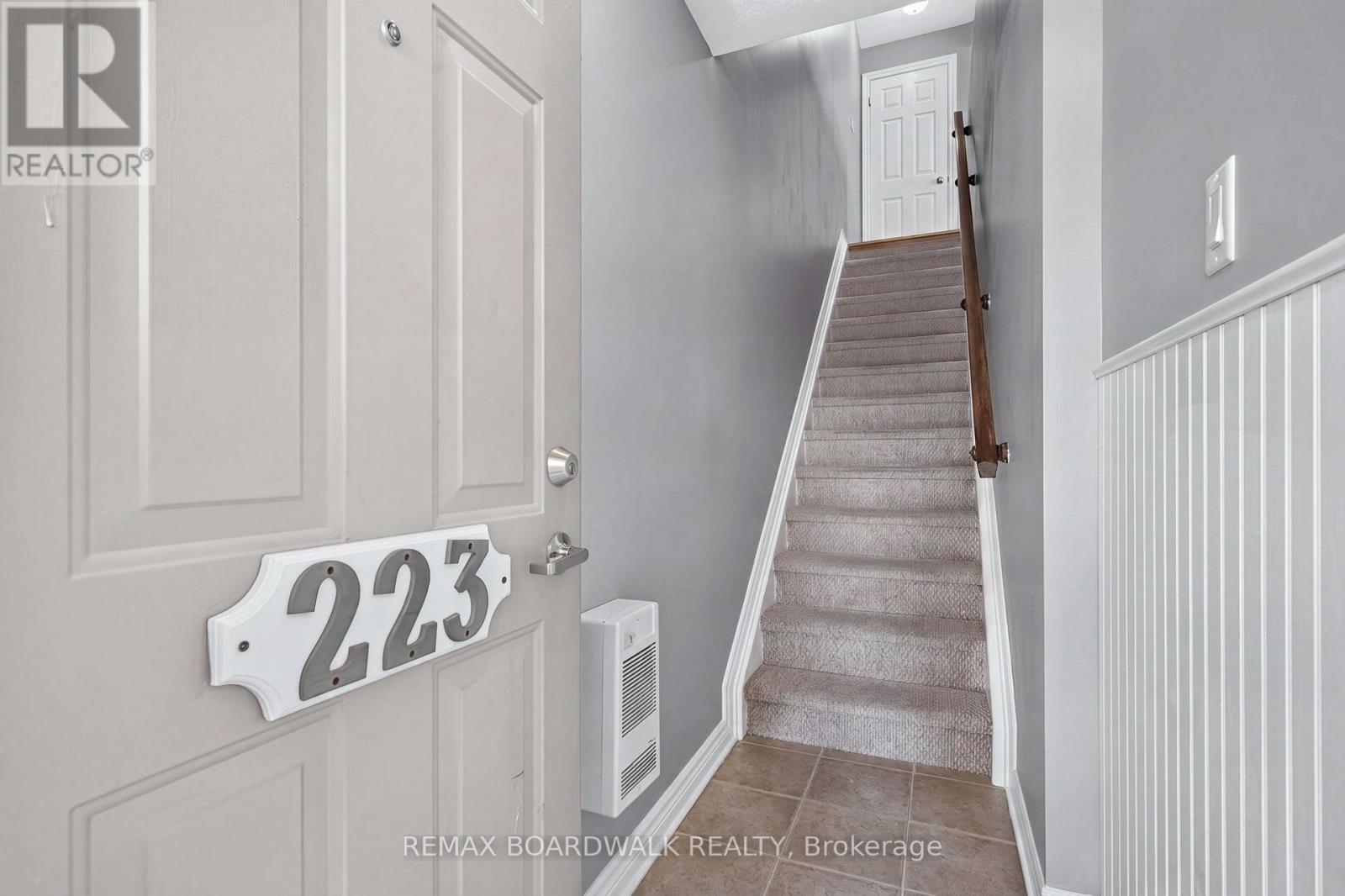 223 Paseo Private, Ottawa, Ontario  K2G 4N5 - Photo 2 - X13544536