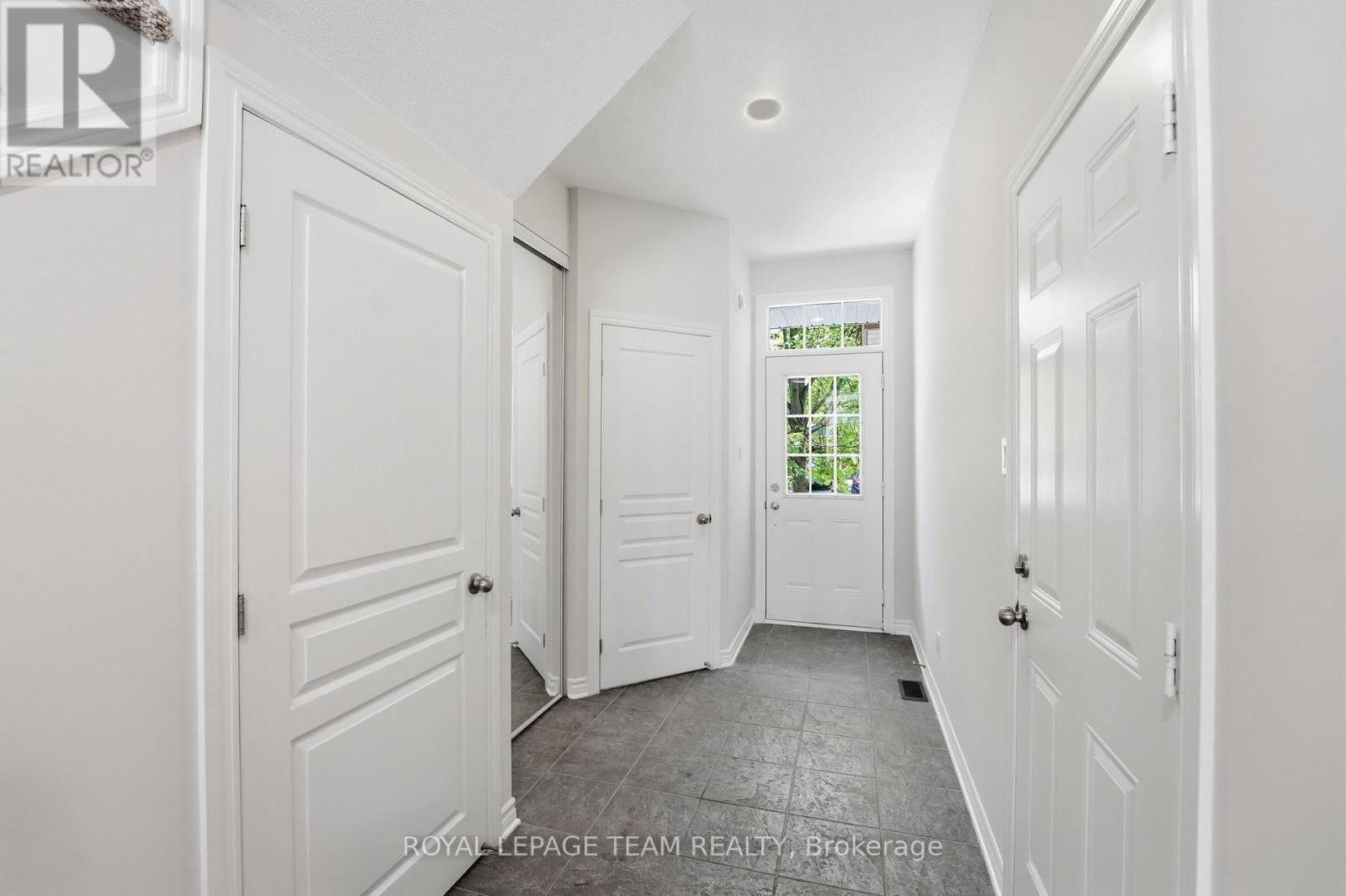 239 Tandalee Crescent, Ottawa, Ontario  K2M 0A2 - Photo 3 - X13544542