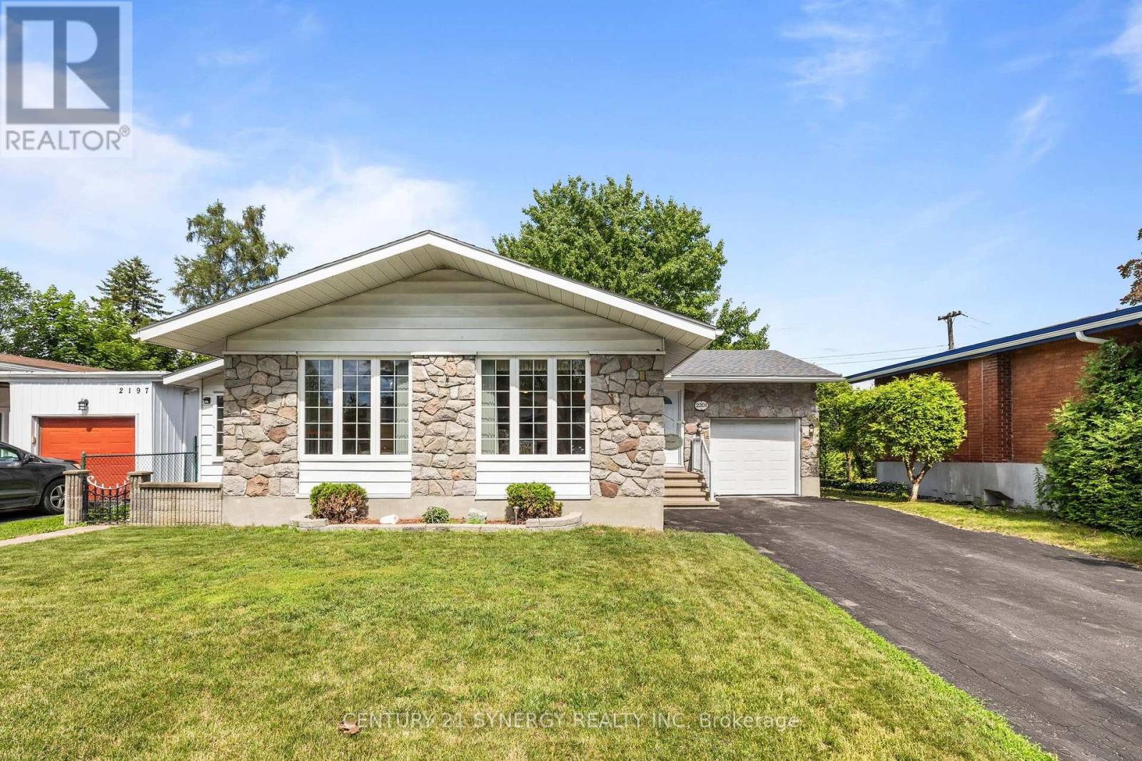 2201 Haig Drive, Ottawa, Ontario  K1G 2L3 - Photo 1 - X13544796