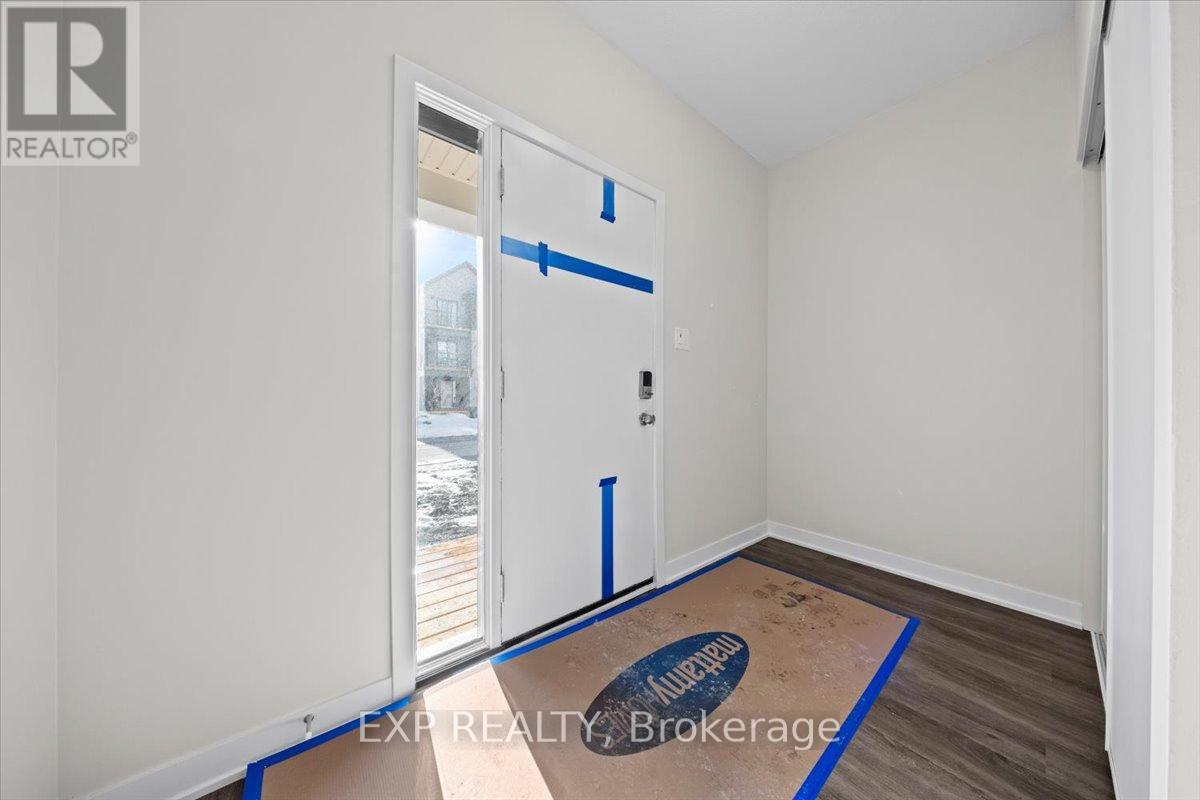 314 John Kim Bell Private, Ottawa, Ontario  K1K 5C2 - Photo 2 - X13545376