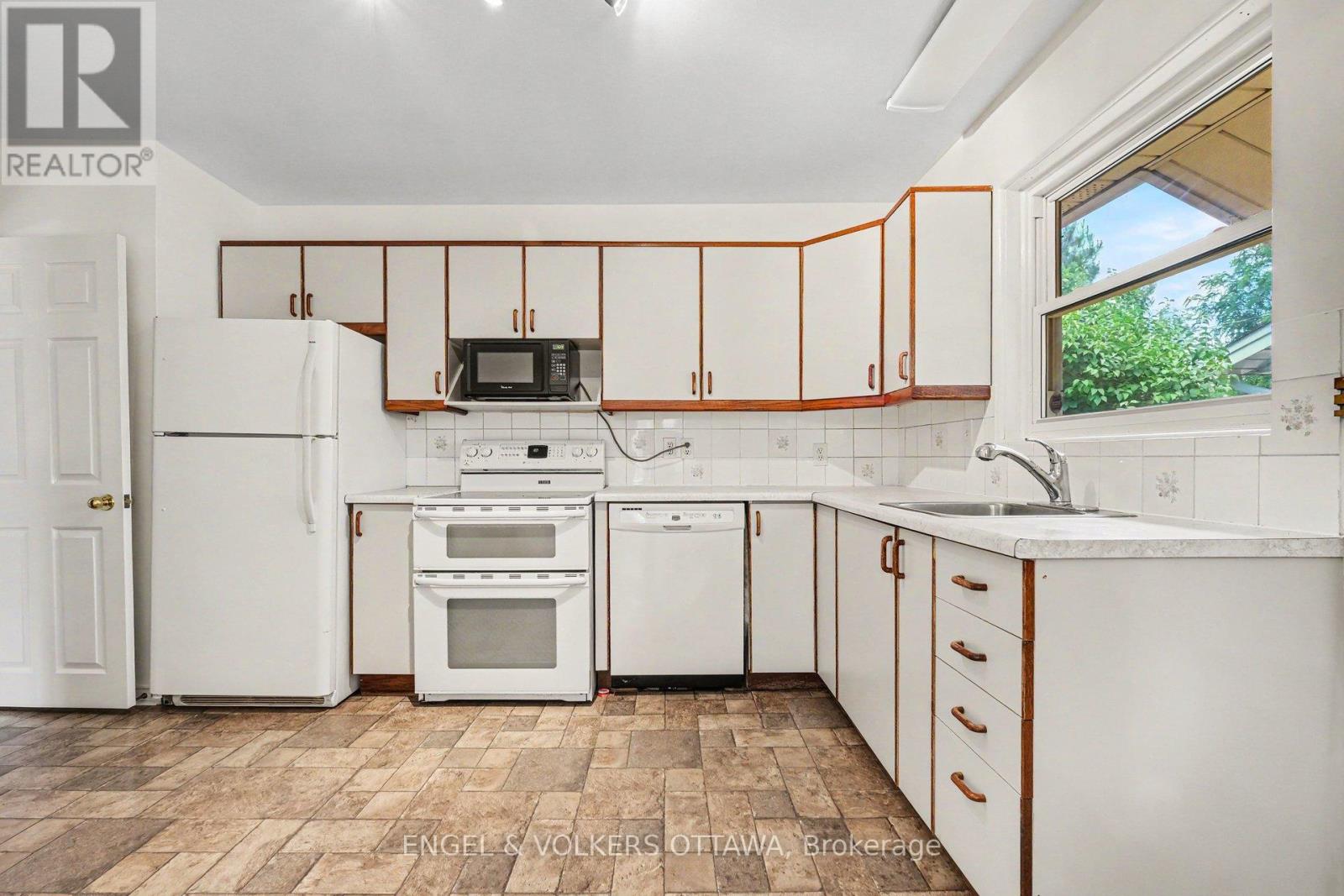 325 Summit Avenue, Ottawa, Ontario  K1H 5Z7 - Photo 11 - X13545658