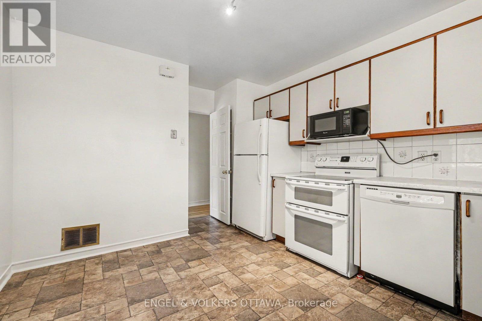 325 Summit Avenue, Ottawa, Ontario  K1H 5Z7 - Photo 12 - X13545658