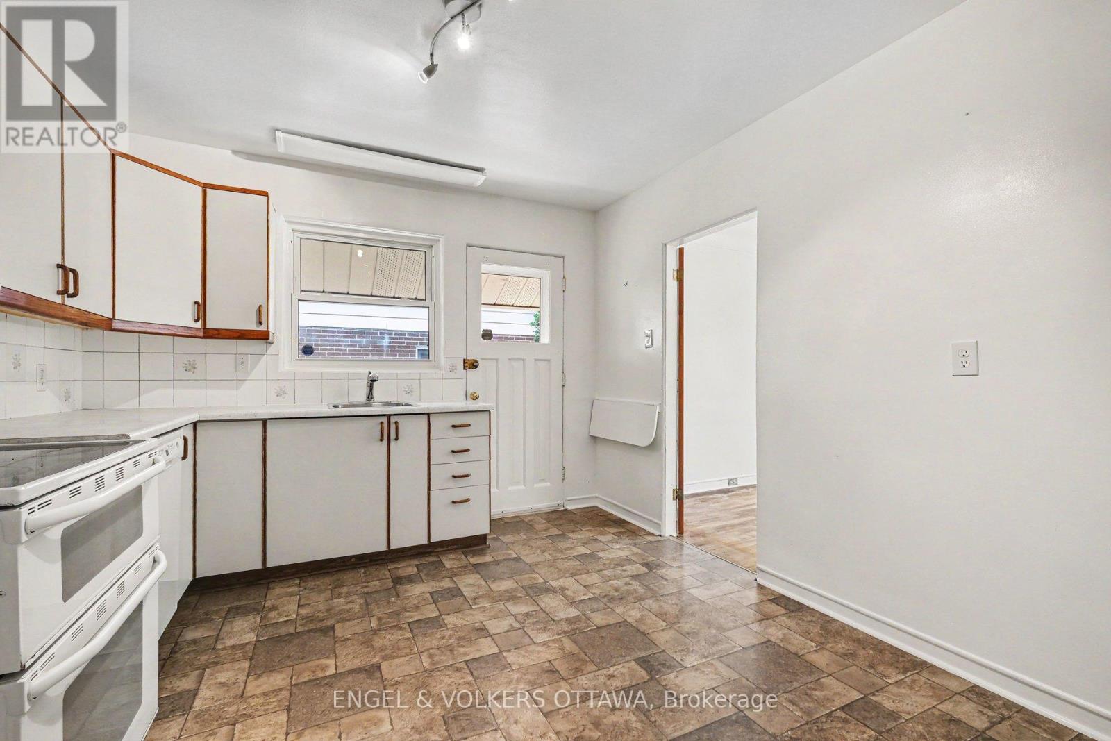 325 Summit Avenue, Ottawa, Ontario  K1H 5Z7 - Photo 13 - X13545658