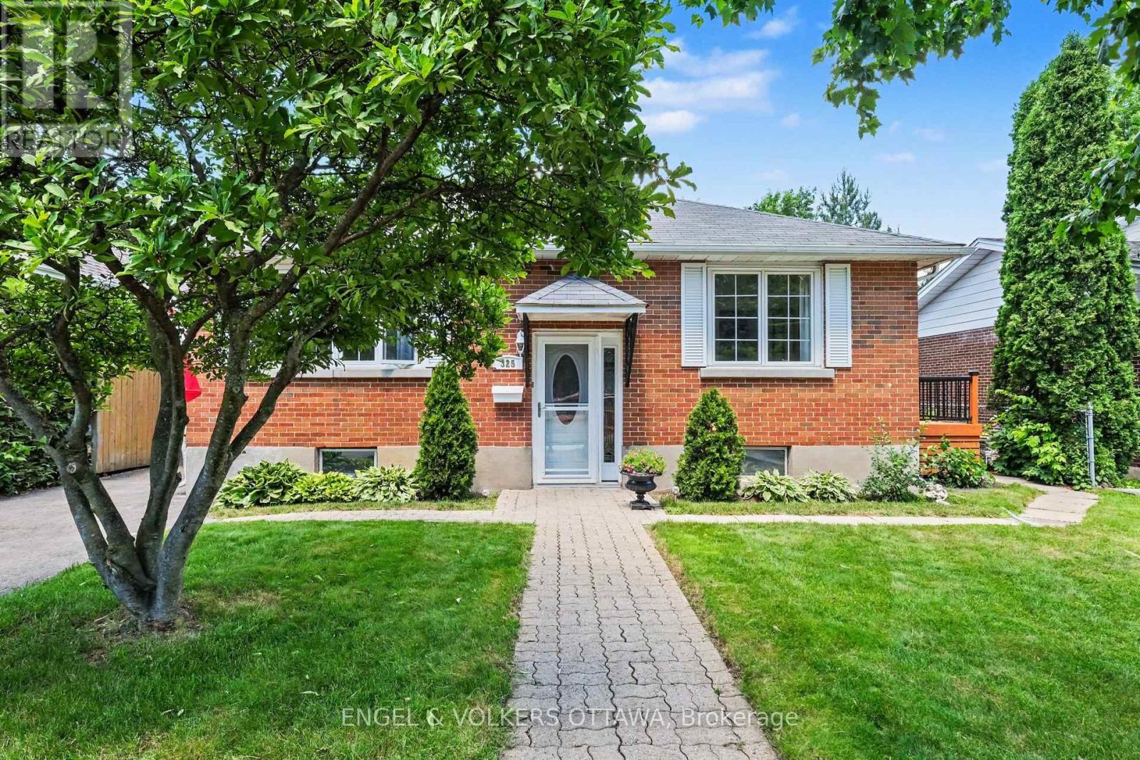 325 Summit Avenue, Ottawa, Ontario  K1H 5Z7 - Photo 2 - X13545658
