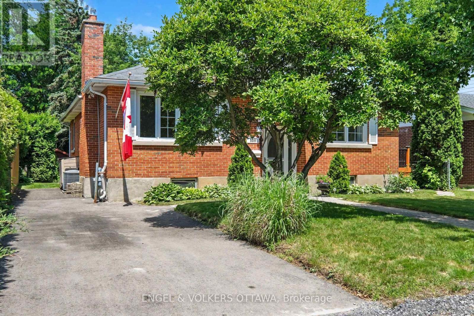 325 Summit Avenue, Ottawa, Ontario  K1H 5Z7 - Photo 3 - X13545658