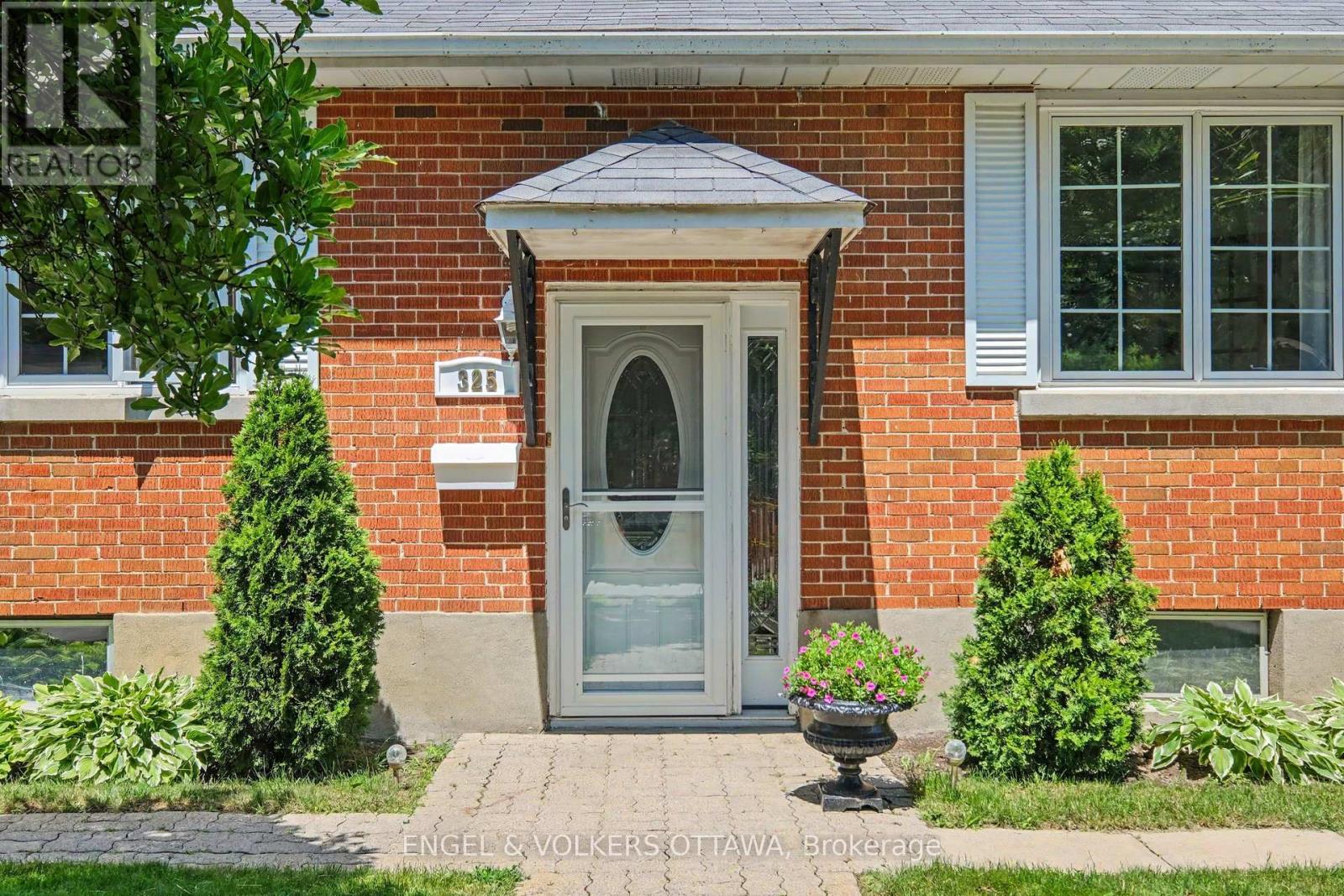 325 Summit Avenue, Ottawa, Ontario  K1H 5Z7 - Photo 4 - X13545658
