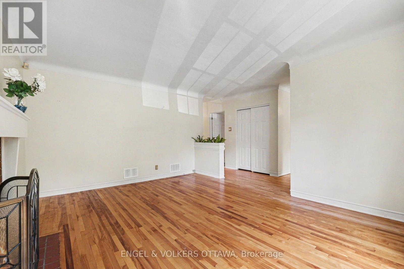 325 Summit Avenue, Ottawa, Ontario  K1H 5Z7 - Photo 9 - X13545658