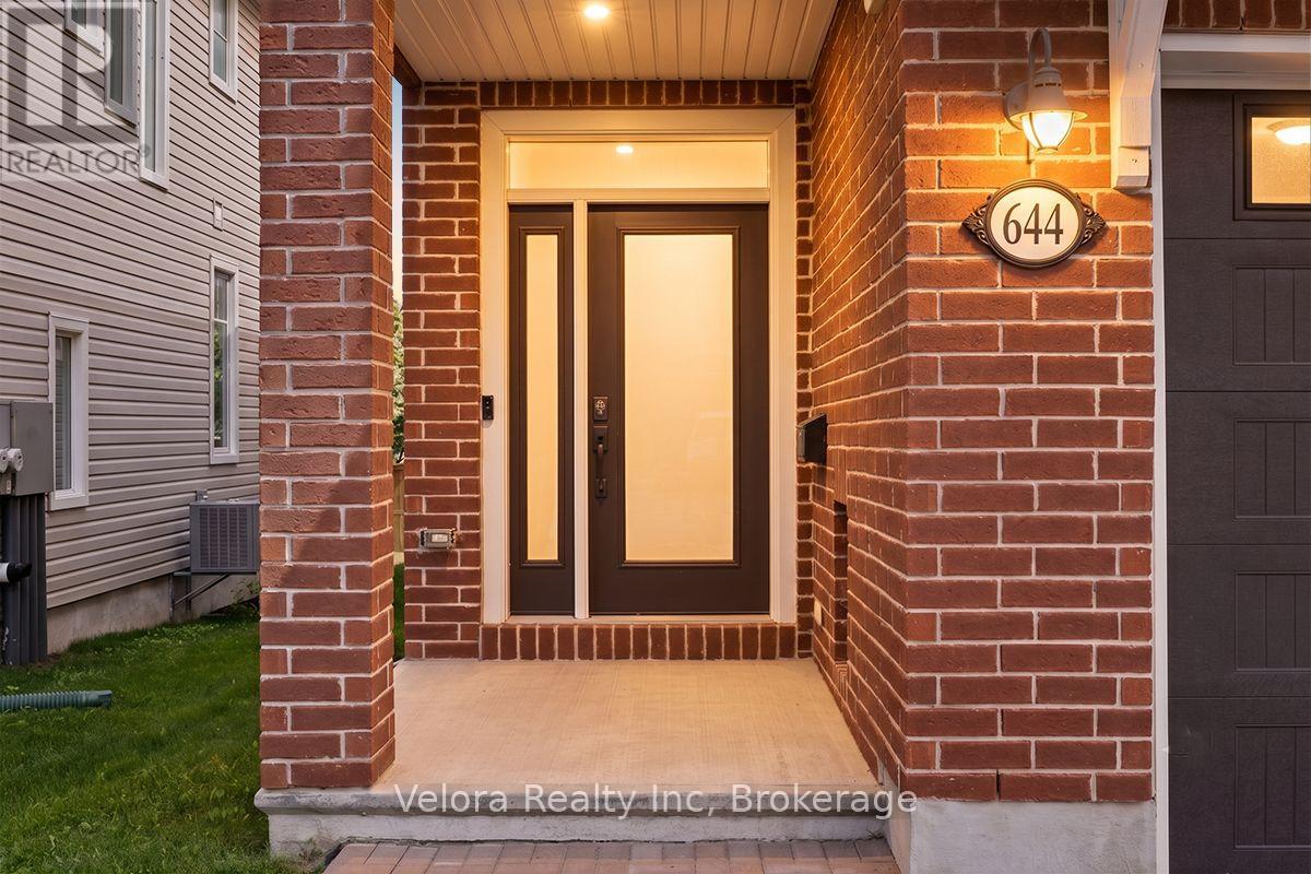 644 Vivera Place, Ottawa, Ontario  K2S 2N1 - Photo 3 - X13545932