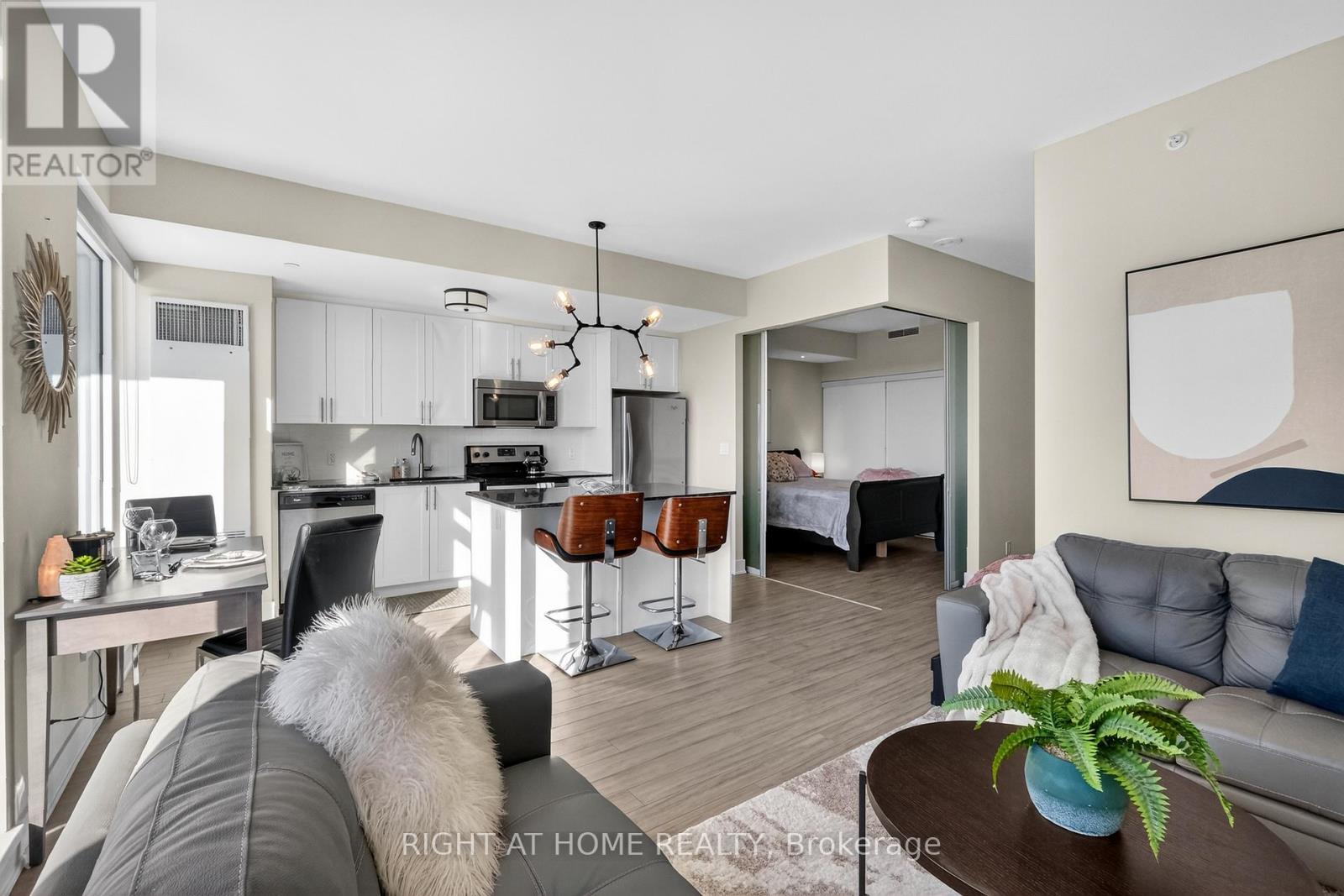 806 - 118 Holmwood Avenue, Ottawa, Ontario  K1S 5J5 - Photo 6 - X13546428